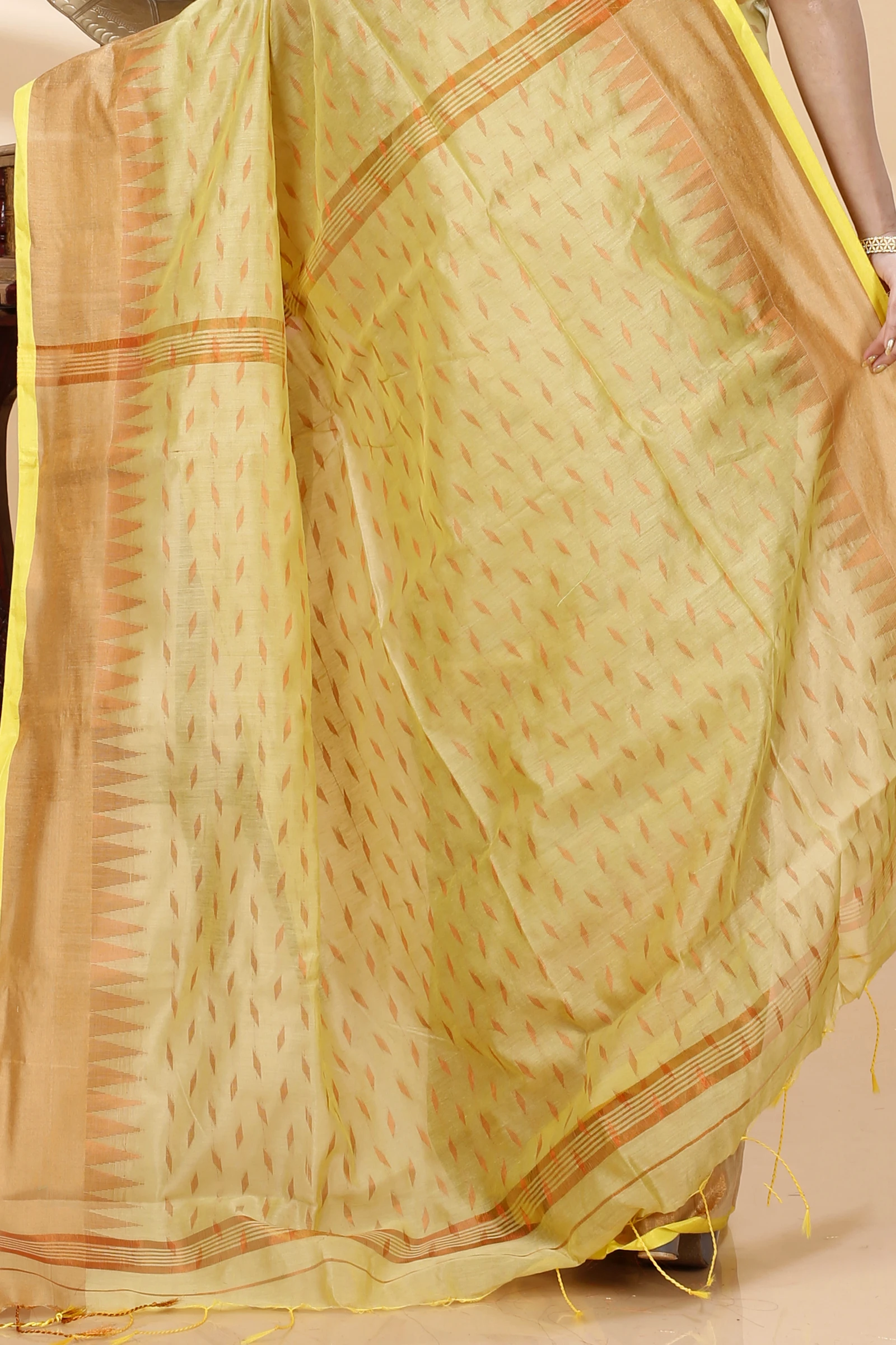 Yellow Blended Cotton Prisha Hand Loom Saree (1397)