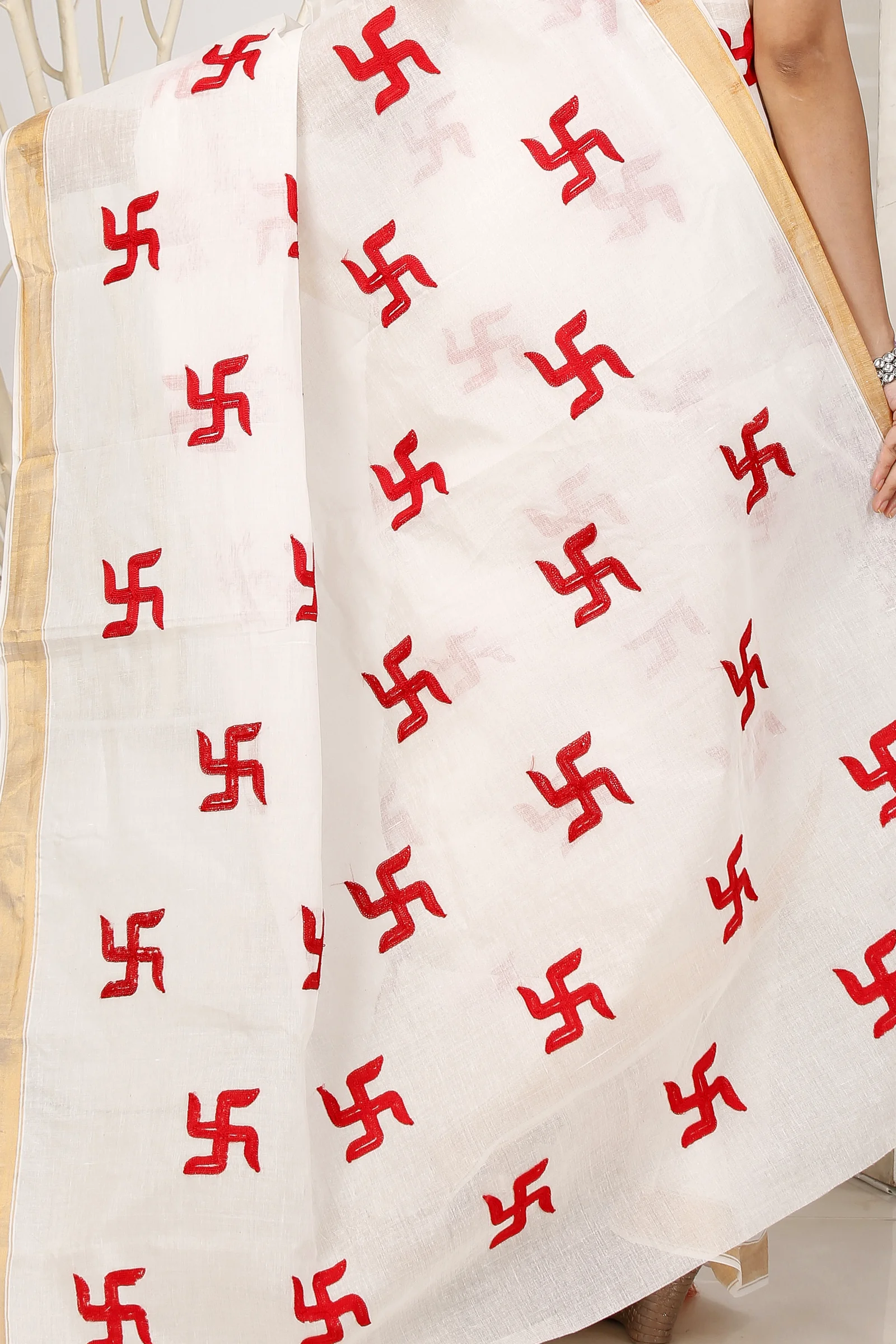 White Red Pure Cotton Leoto Tant Embroidery (1539)