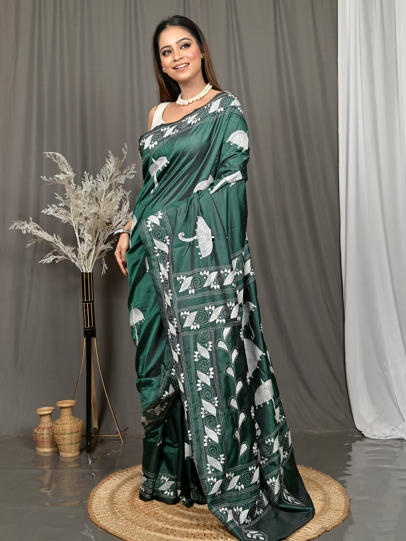 Dark Green Cotton Bolpur Kantha Stitch Saree (16)