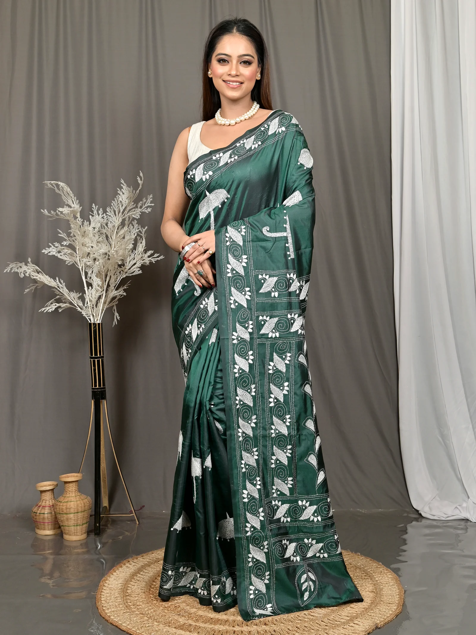 Dark Green Cotton Bolpur Kantha Stitch Saree (16)