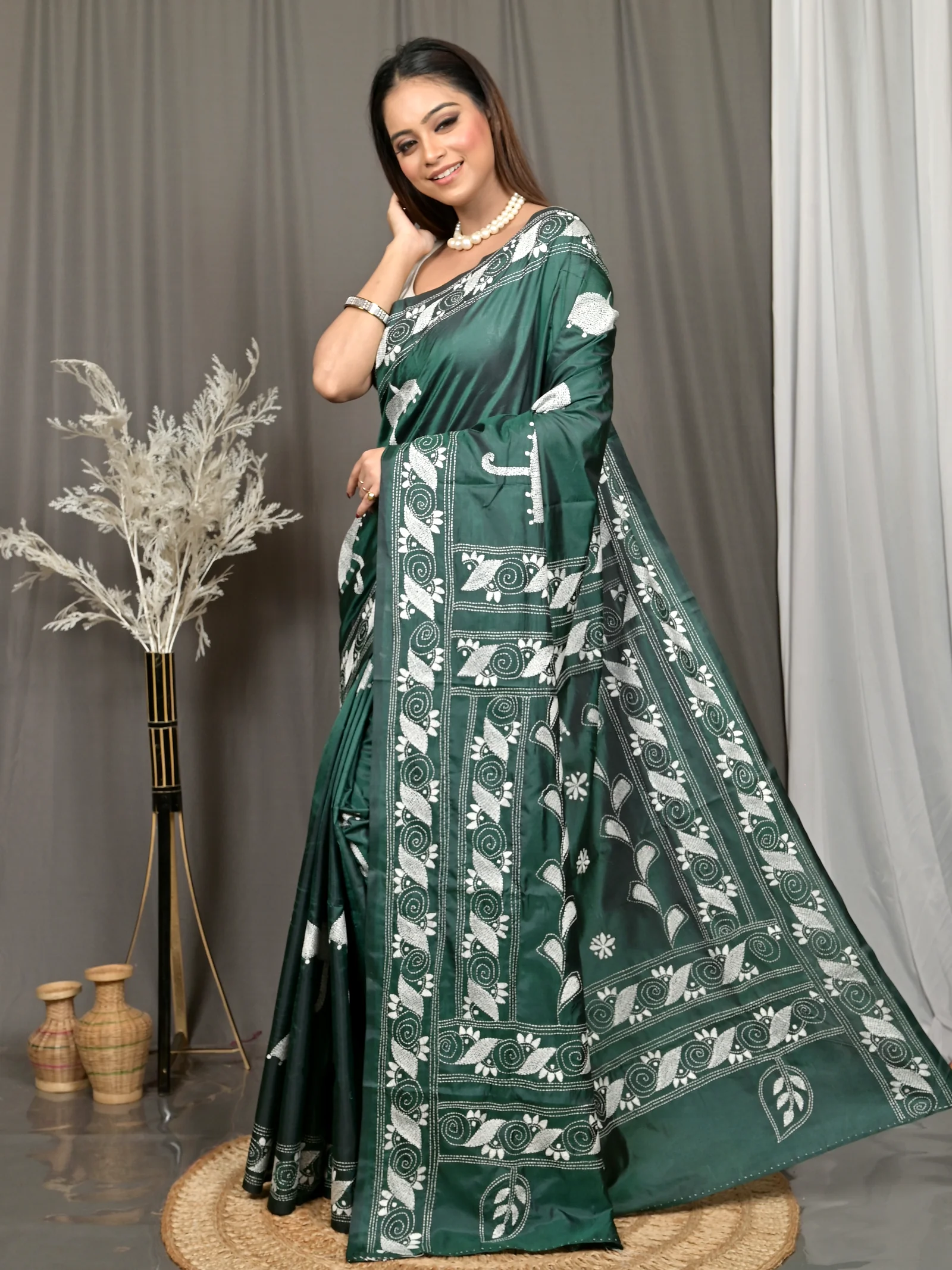Dark Green Cotton Bolpur Kantha Stitch Saree (16)