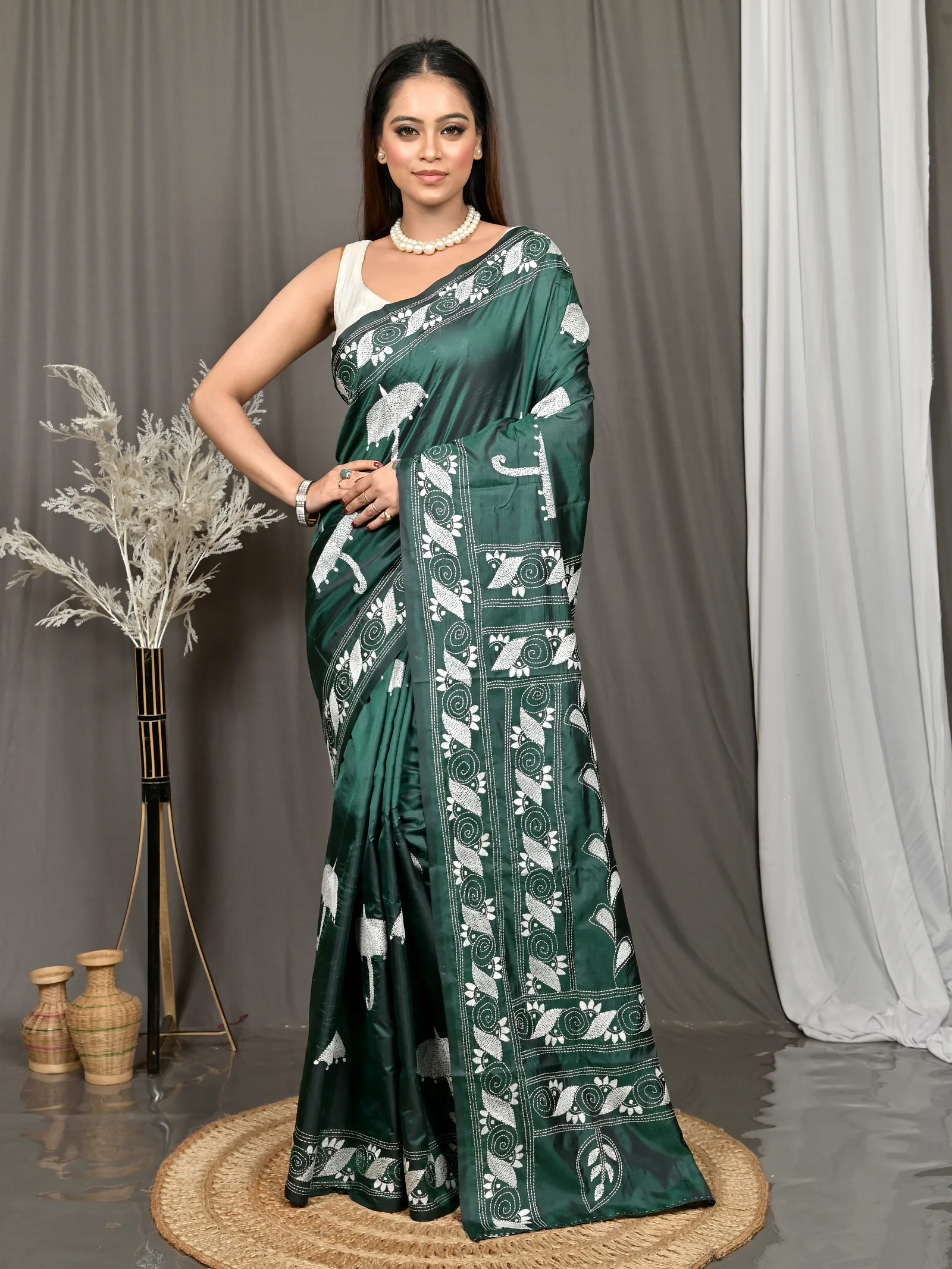 Dark Green Cotton Bolpur Kantha Stitch Saree (16)