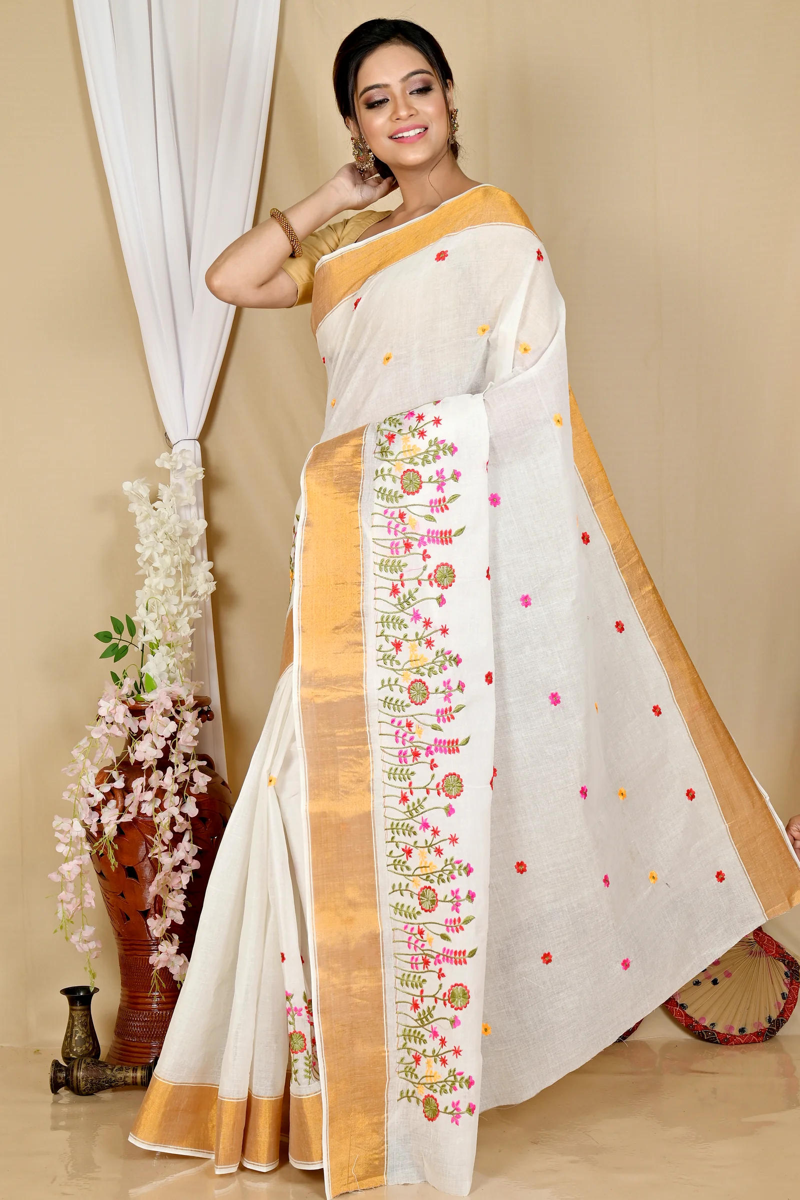 White Gold Pure Cotton Askiti Tant Embroidery (1600)
