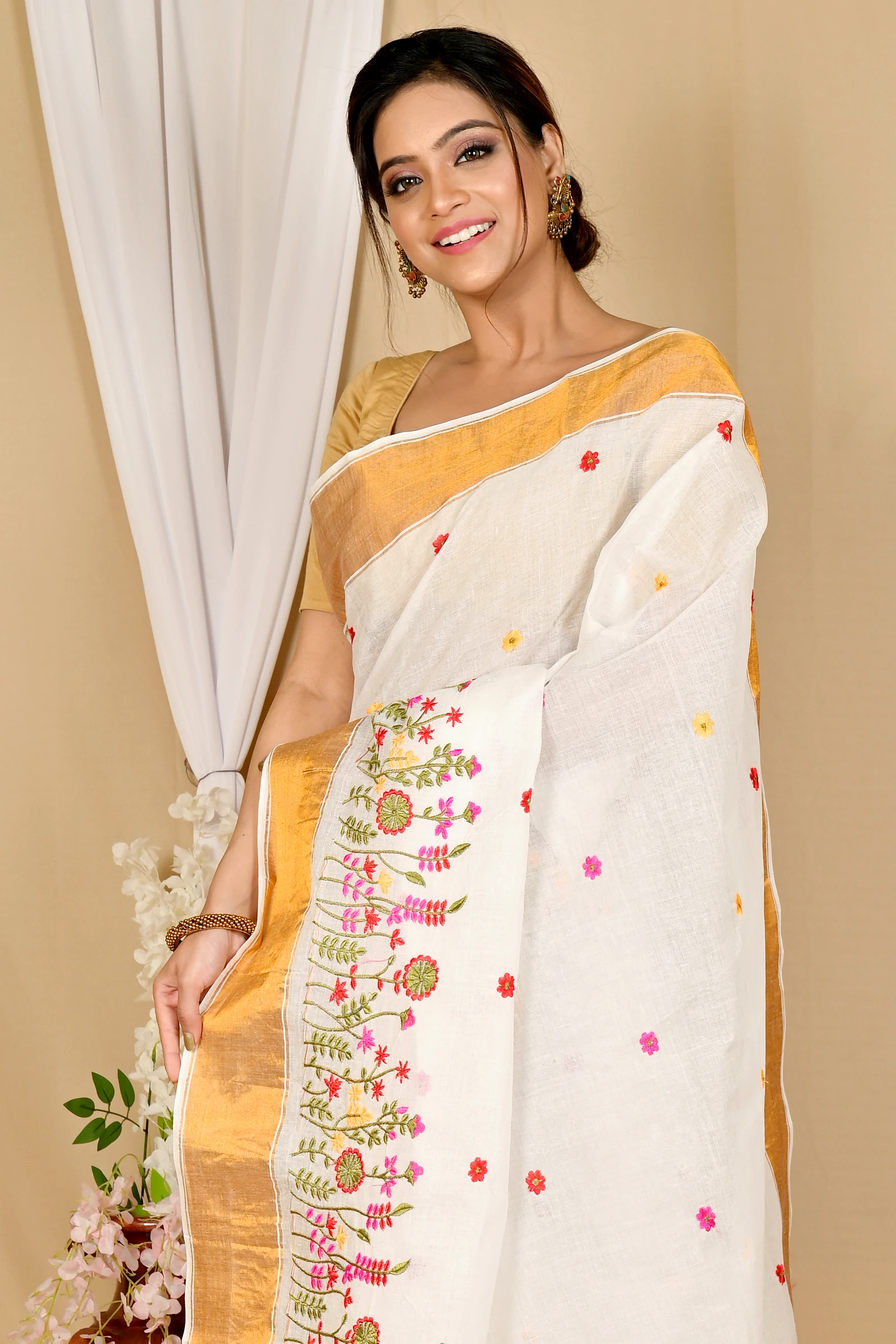 White Gold Pure Cotton Askiti Tant Embroidery (1600)