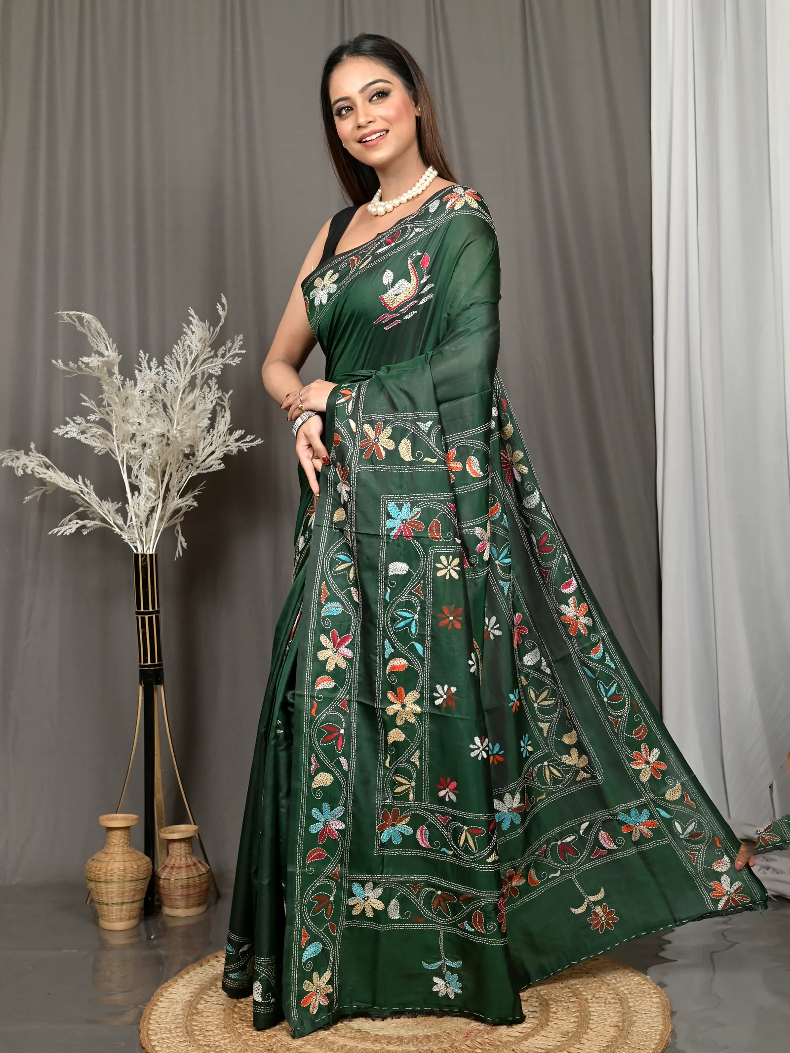 Dark Green Cotton Bolpur Kantha Stitch Saree (17)