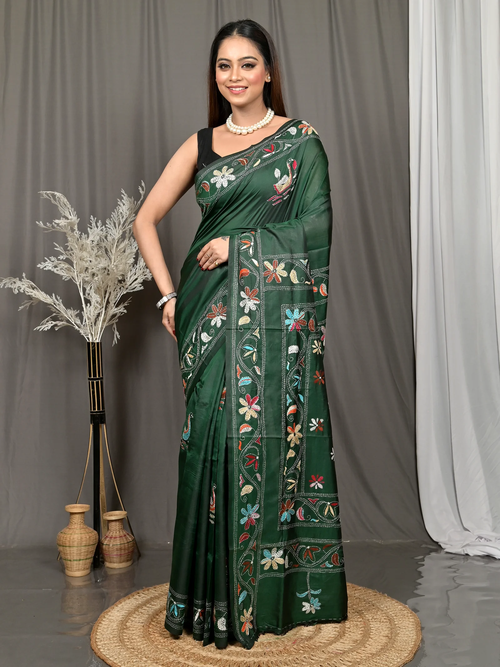 Dark Green Cotton Bolpur Kantha Stitch Saree (17)