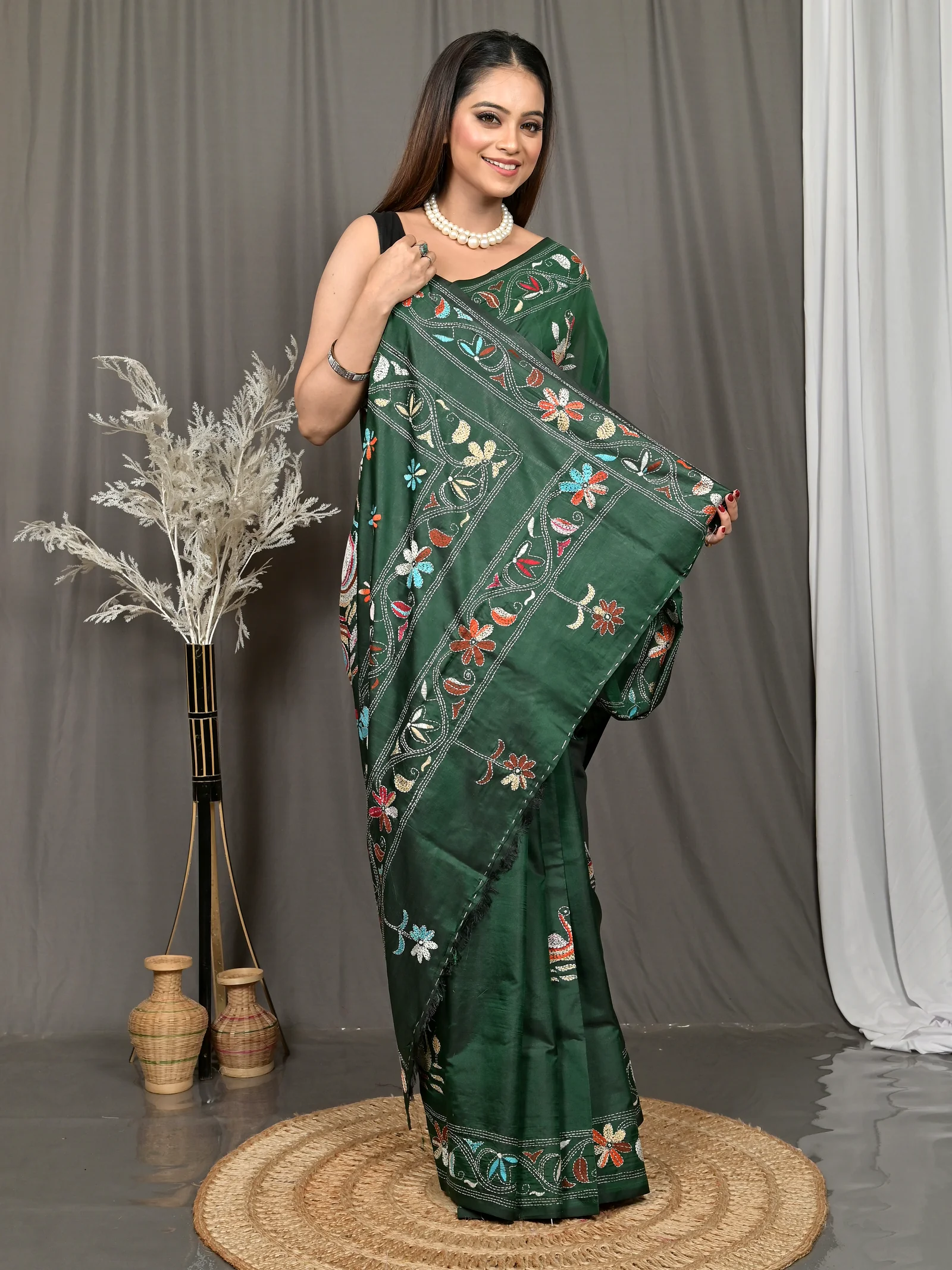 Dark Green Cotton Bolpur Kantha Stitch Saree (17)