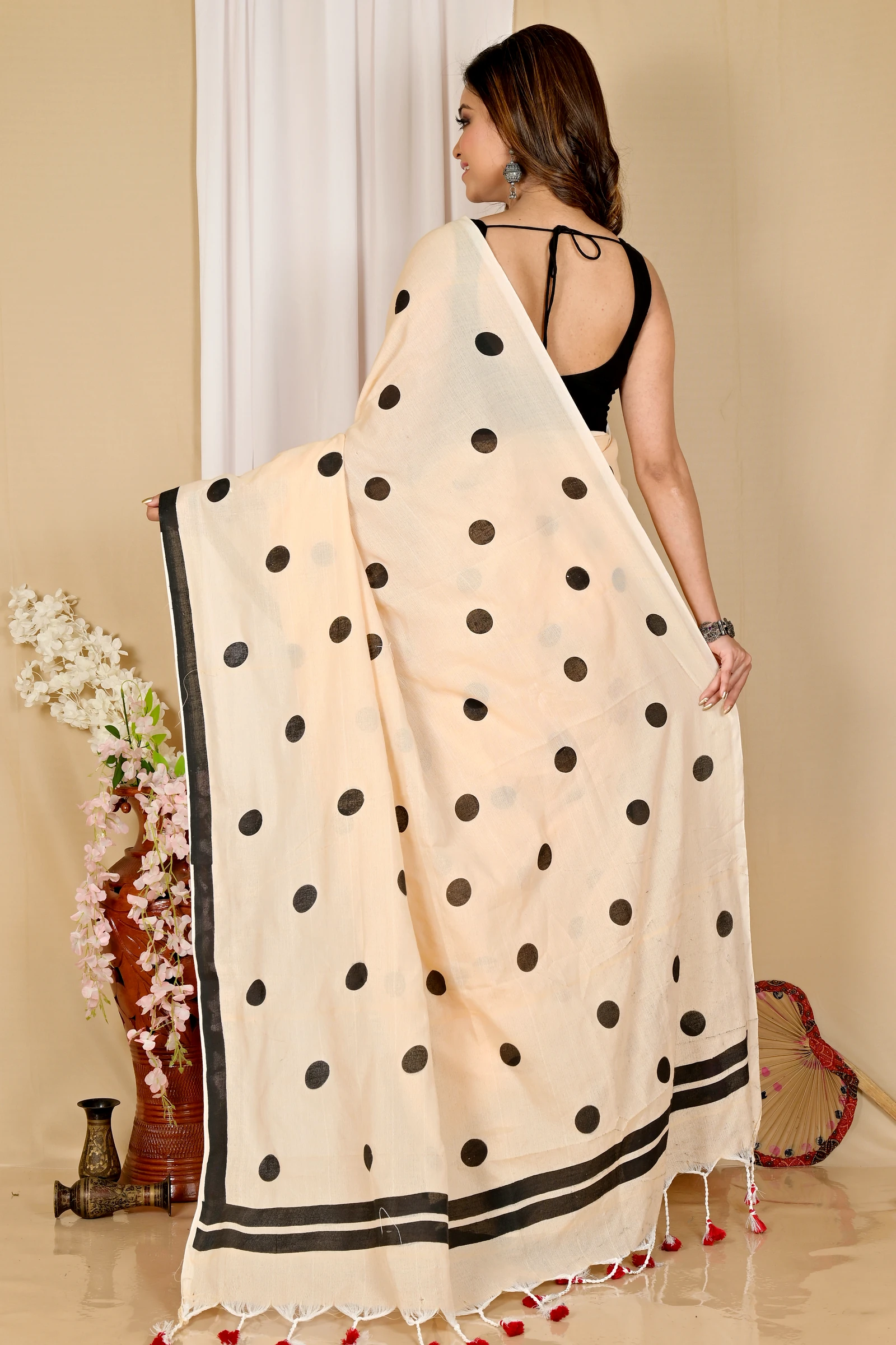 Cream Pure Cotton Tip Hand Loom Saree (1700)