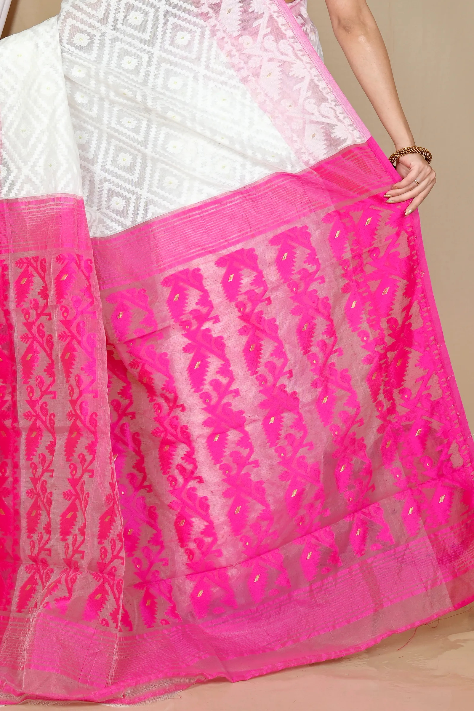 White Purple Blended Cotton Krokai Jamdani Saree (1706)