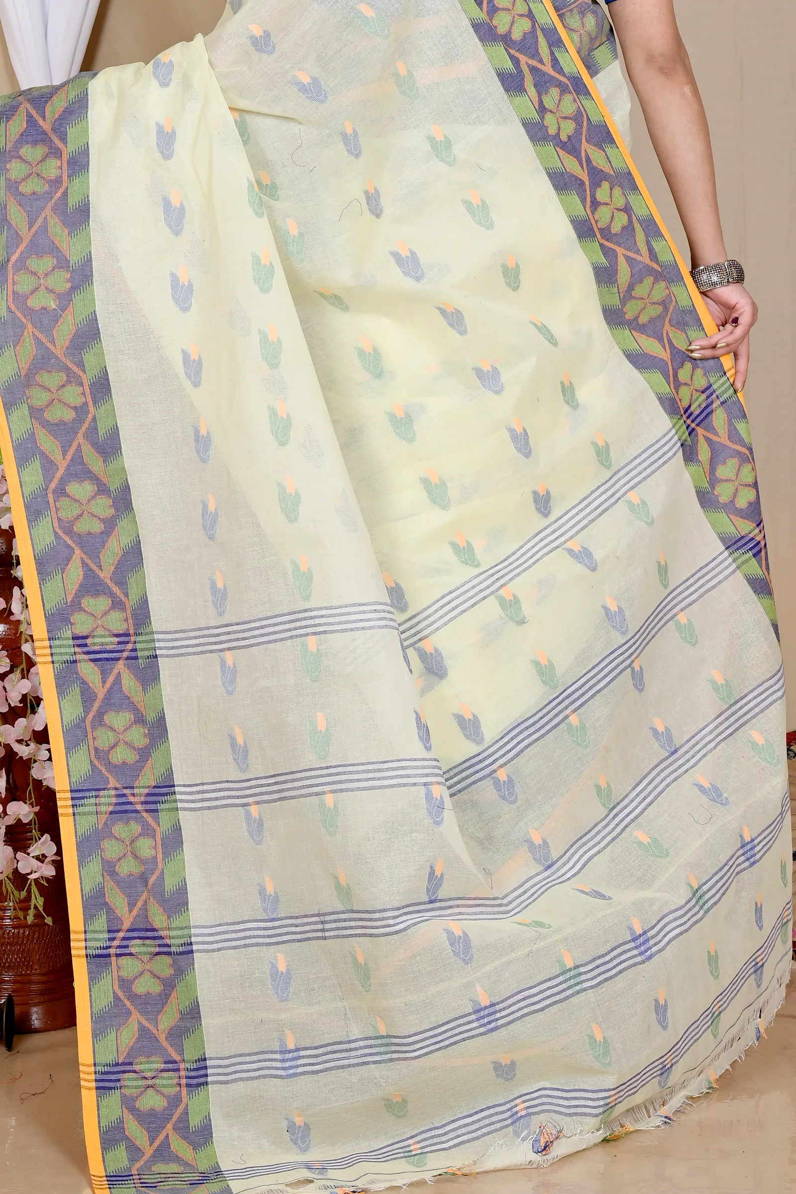White Pure Cotton Komtai Tant Saree (1710)
