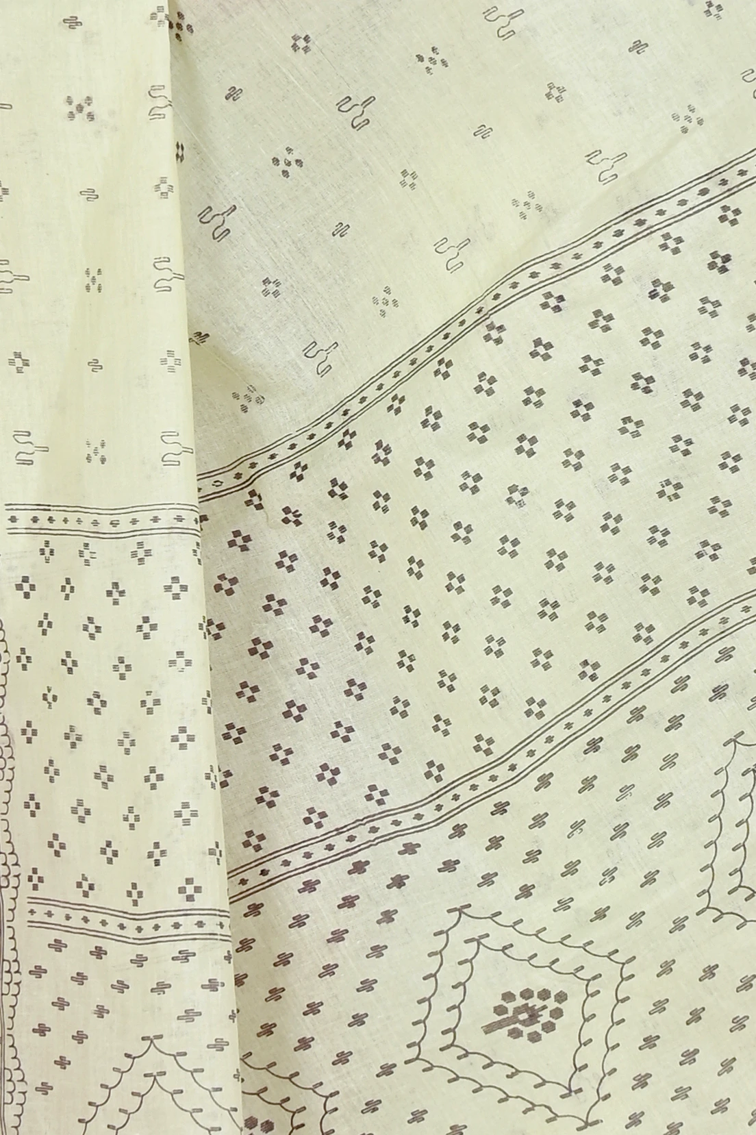 Off-White Pure Cotton Liko Tant Saree Print (1743)