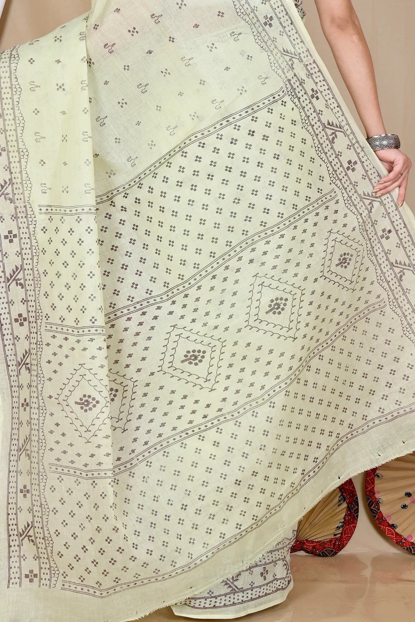 Off-White Pure Cotton Liko Tant Saree Print (1743)