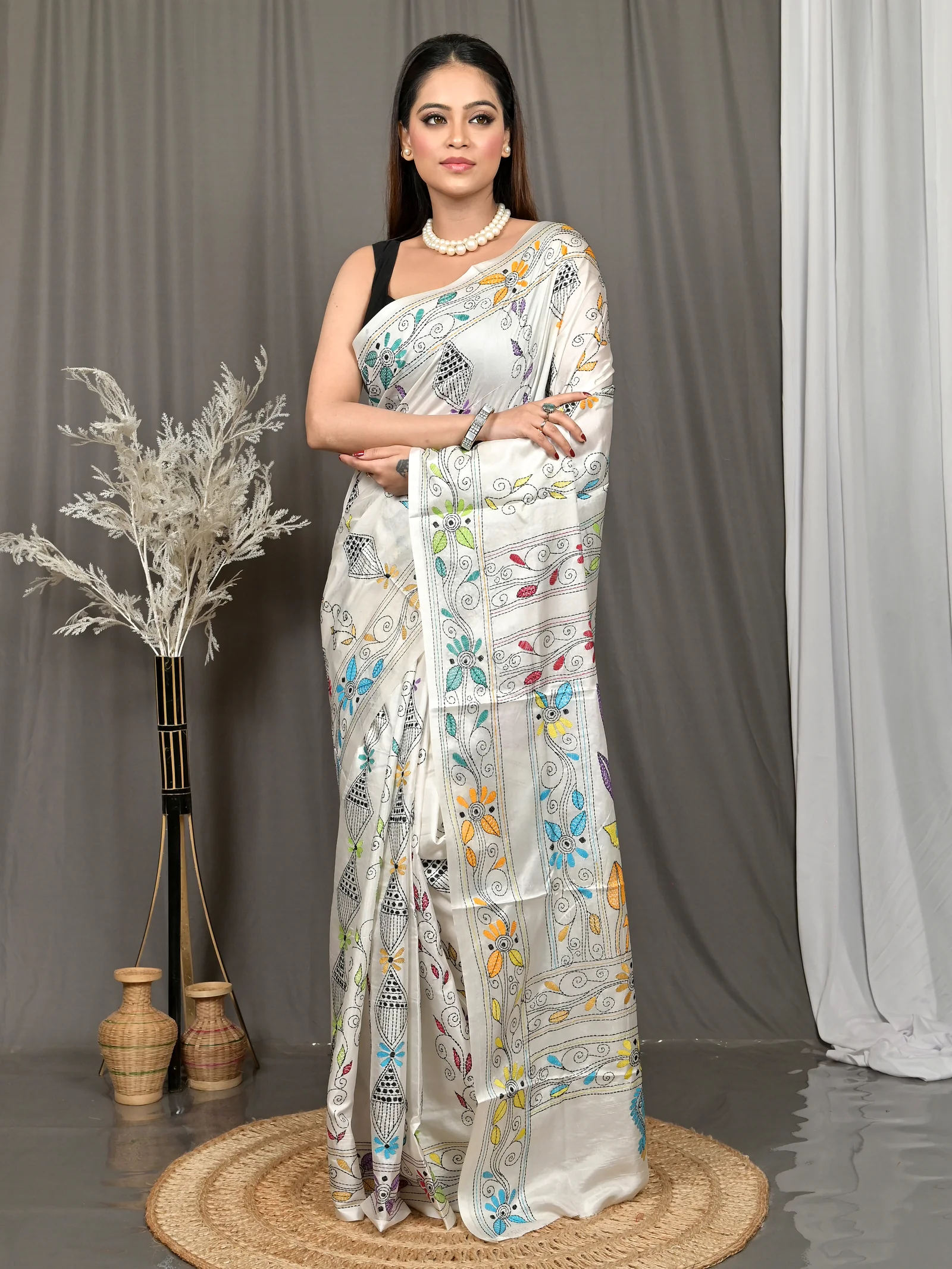 White Cotton Bolpur Kantha Stitch Saree (20)