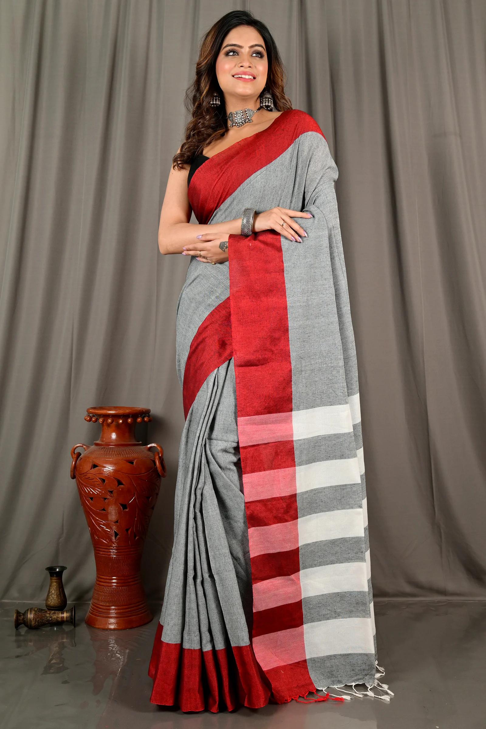 Grey White Pure Cotton Bimti Hand Loom Saree (2092)