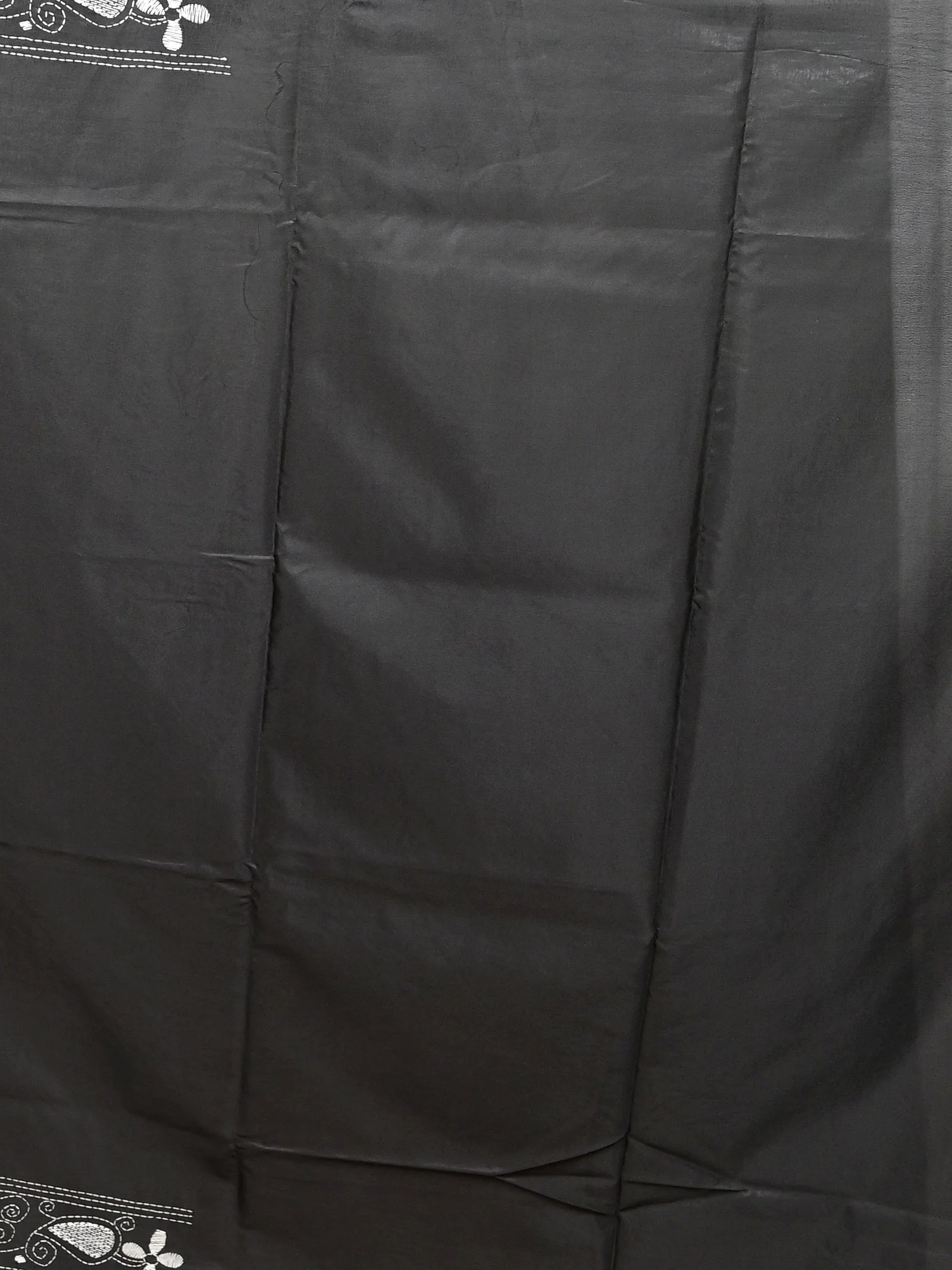 Black Cotton Bolpur Kantha Stitch Saree (21)