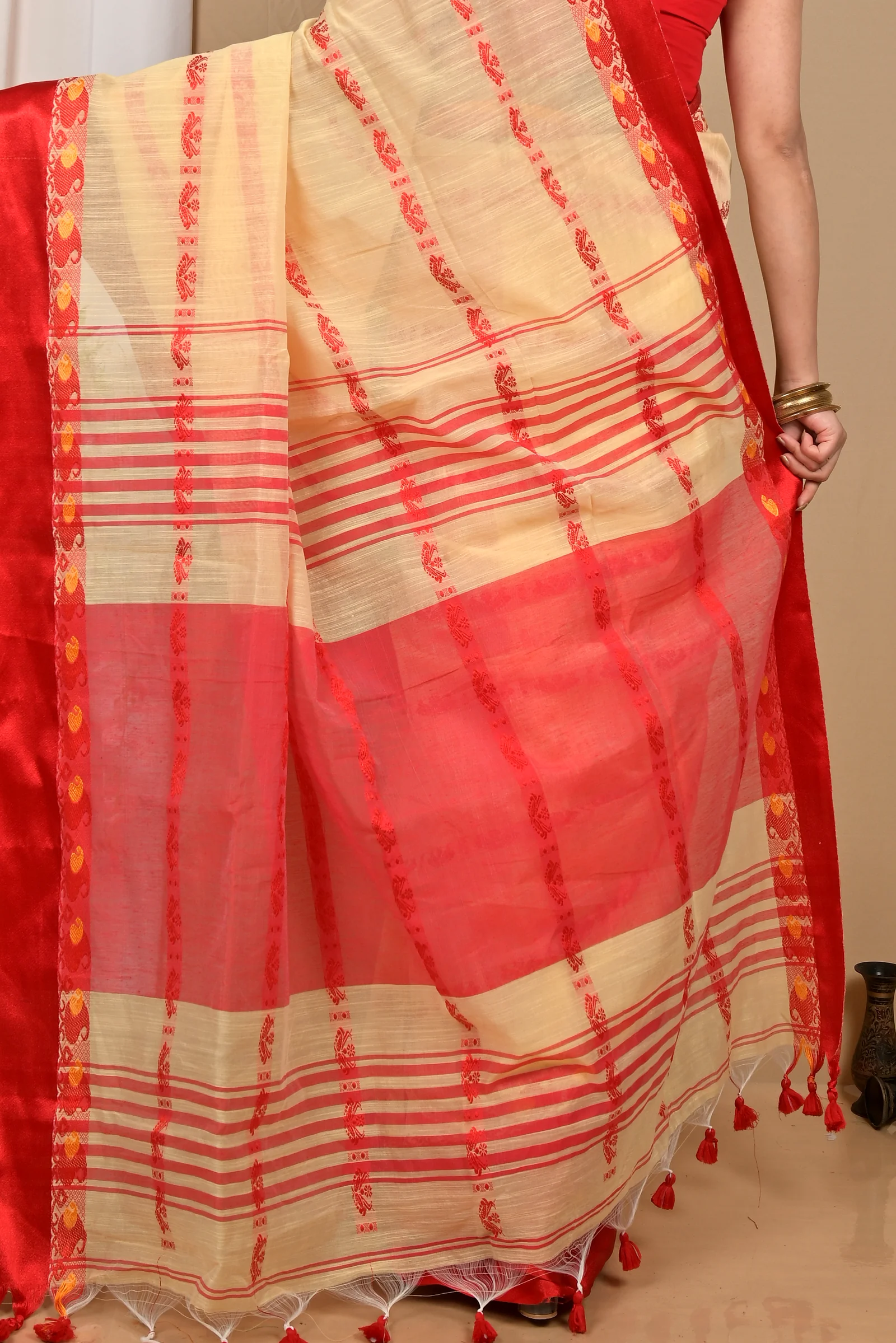 Cream Red Blended Cotton Achsit Hand Loom Saree (2226)