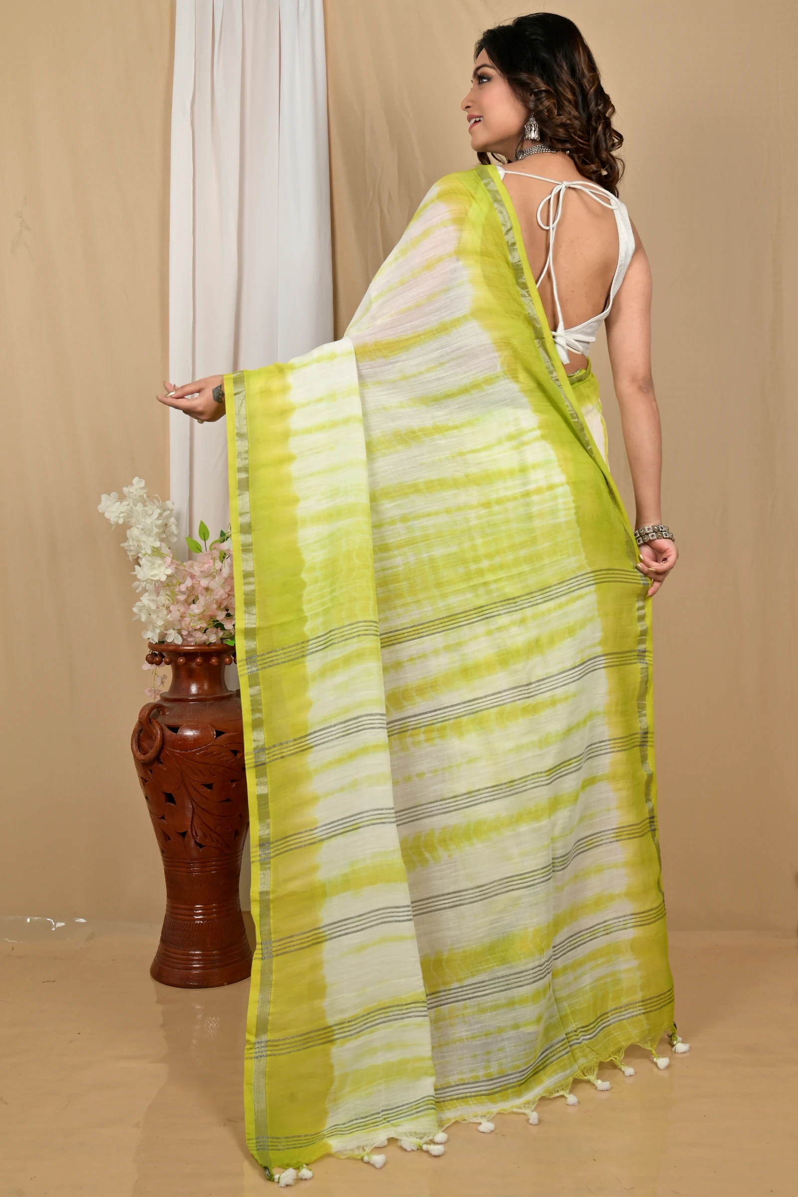 Green White Pure Cotton Achmol Badhni Dye Saree (2229)