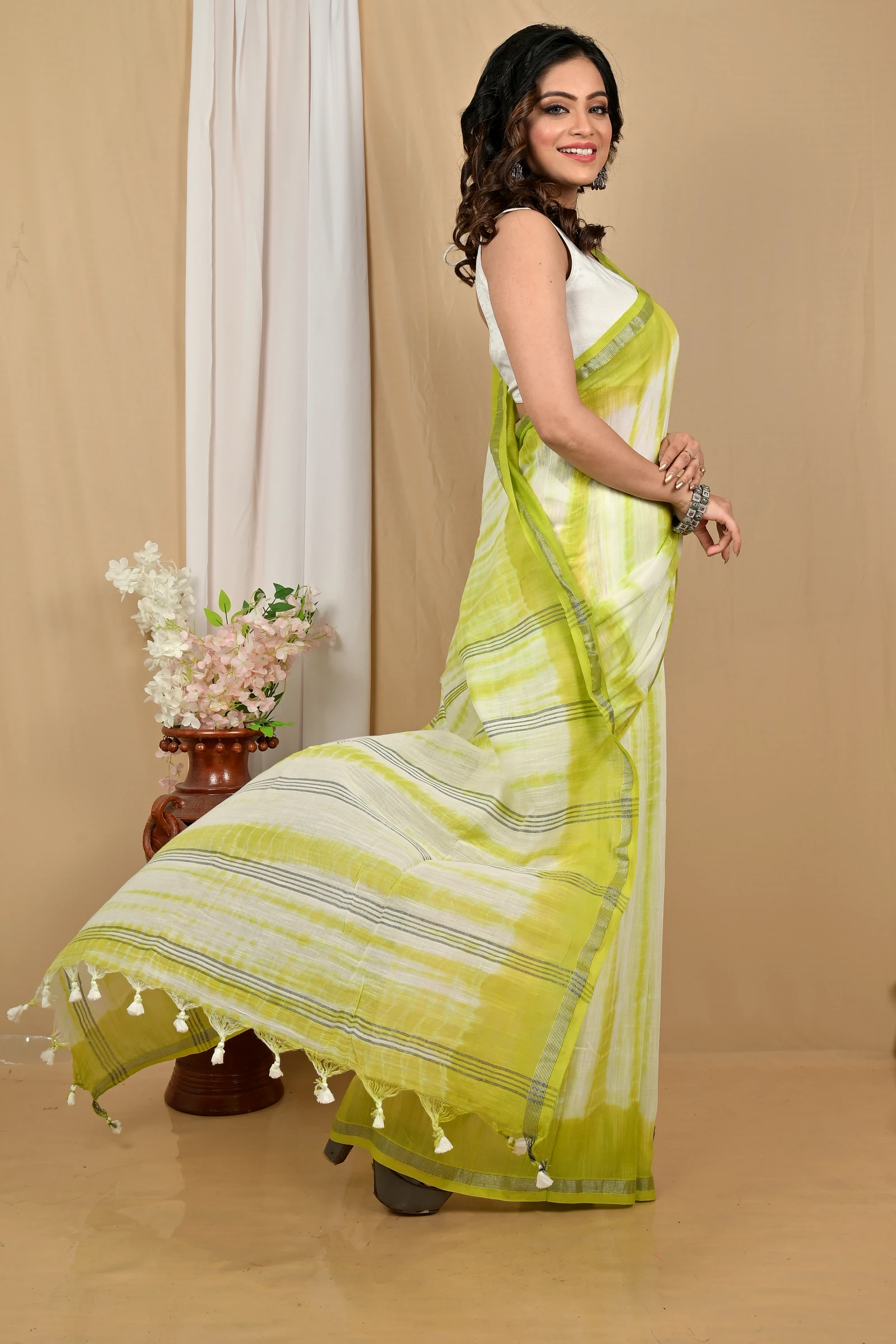 Green White Pure Cotton Achmol Badhni Dye Saree (2229)
