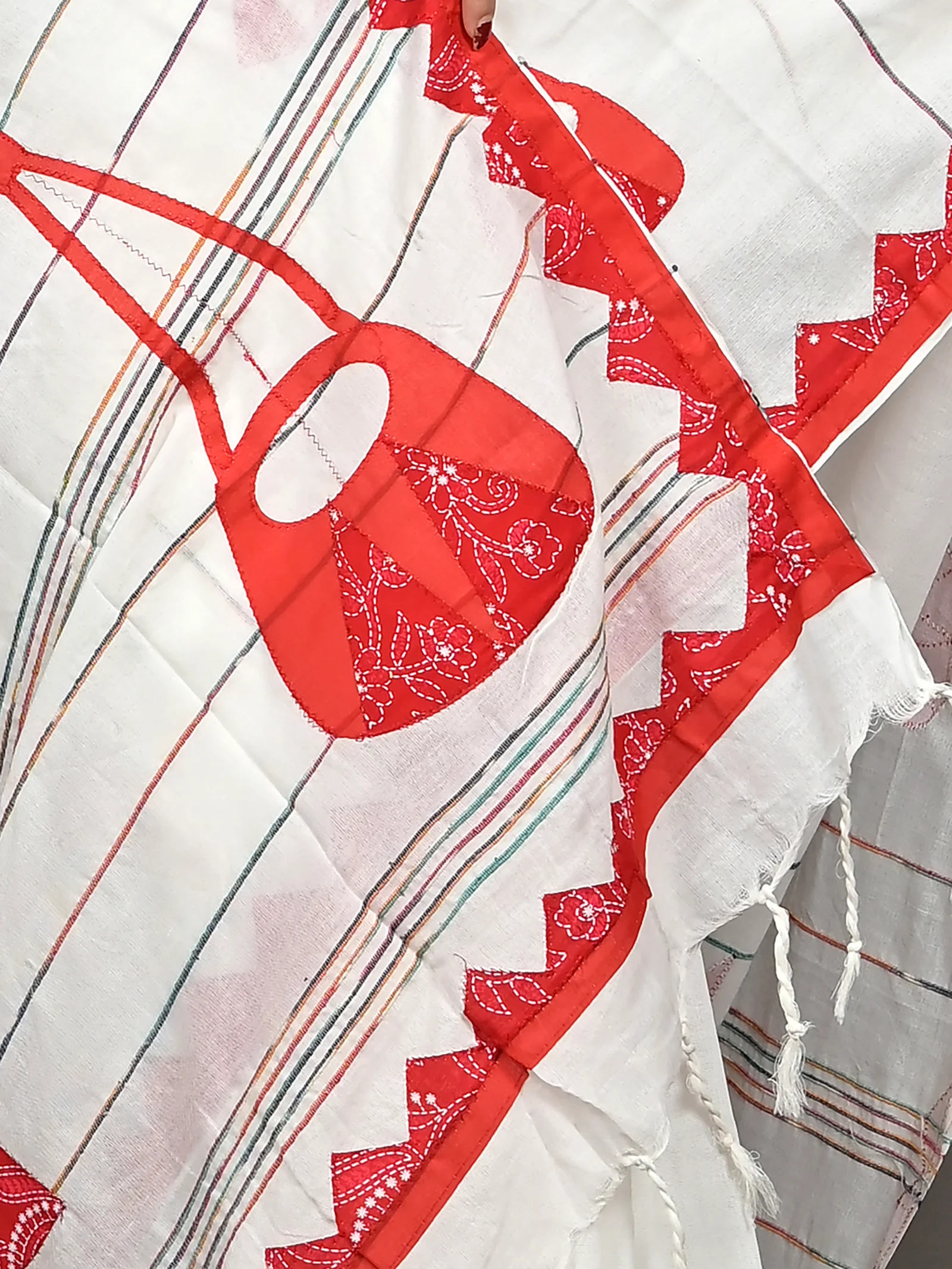 White Red Cotton Ektara Applique Saree  (24)