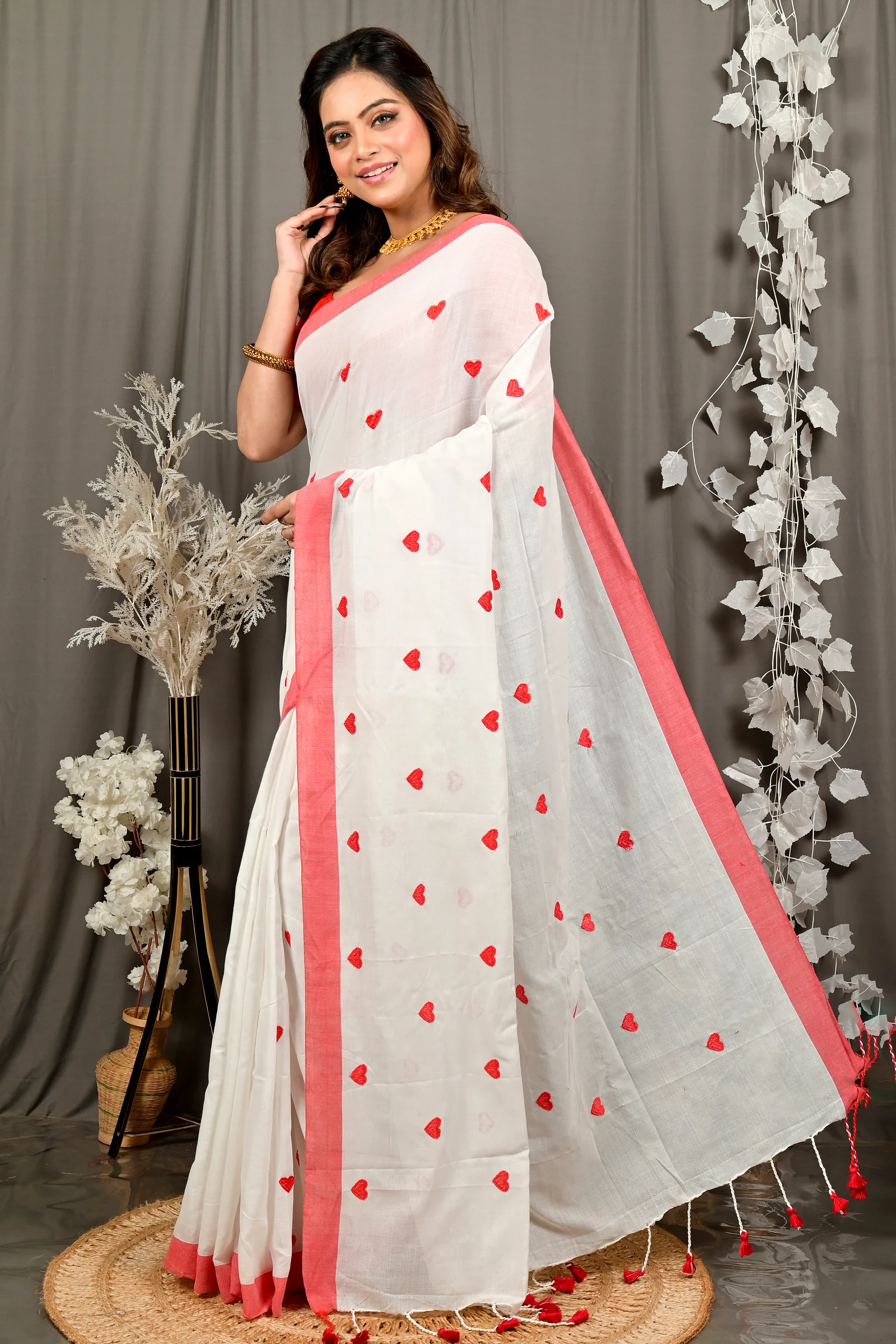 White Red Pure Cotton Dhrli Embroidery Handloom saree (2981)
