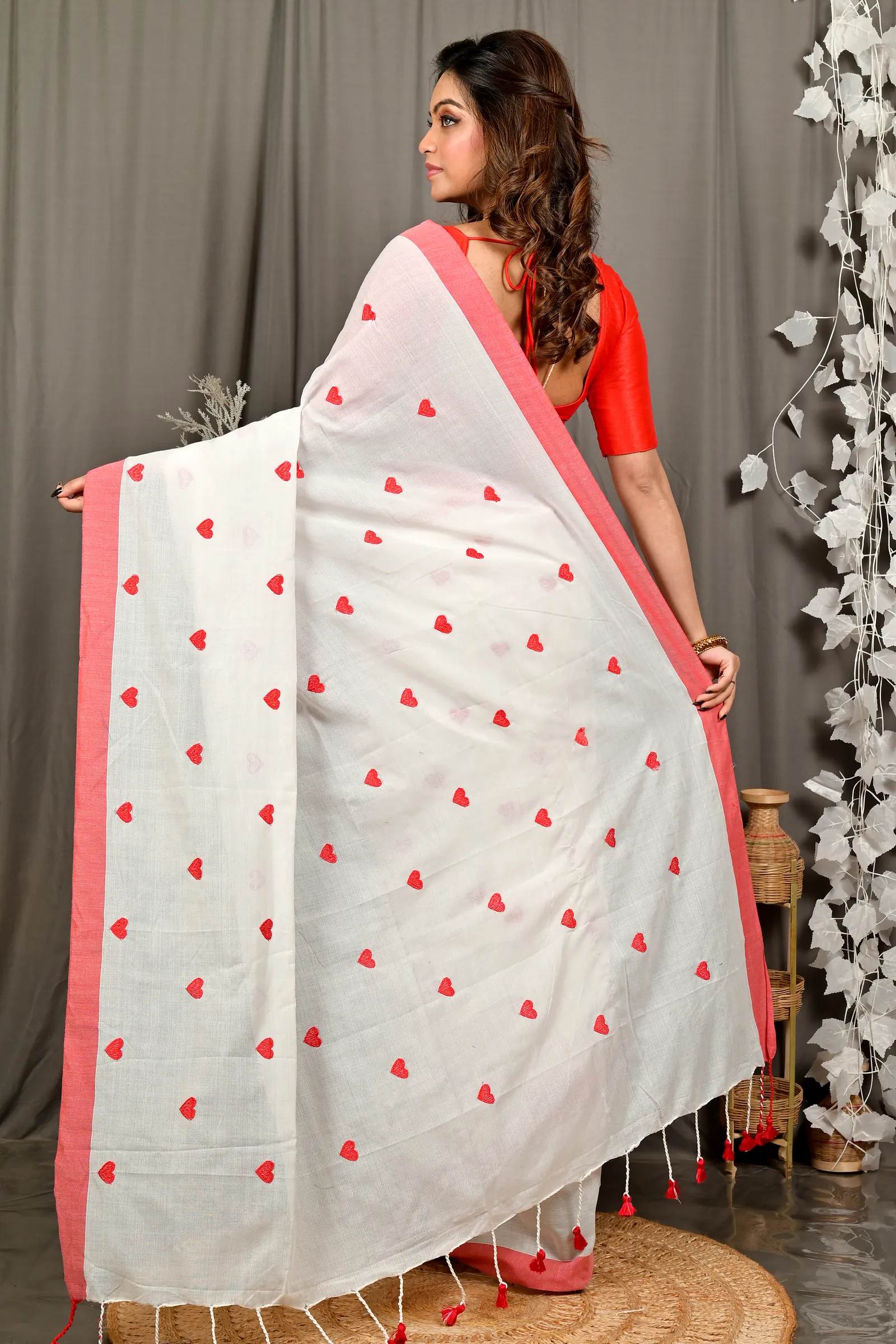 White Red Pure Cotton Dhrli Embroidery Handloom saree (2981)