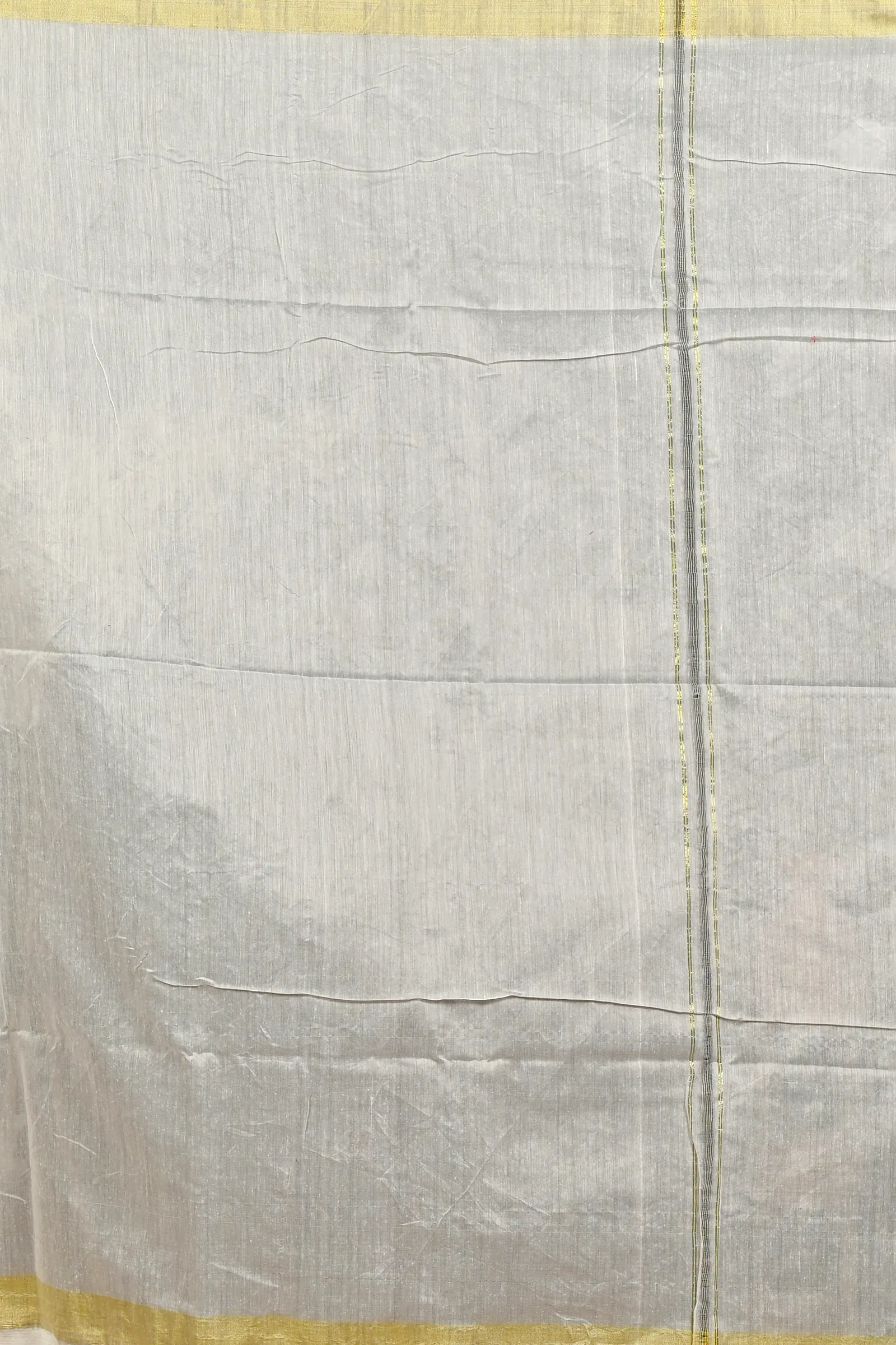 White Red Cotton Blend Dhrum Hand Loom Saree (2989)