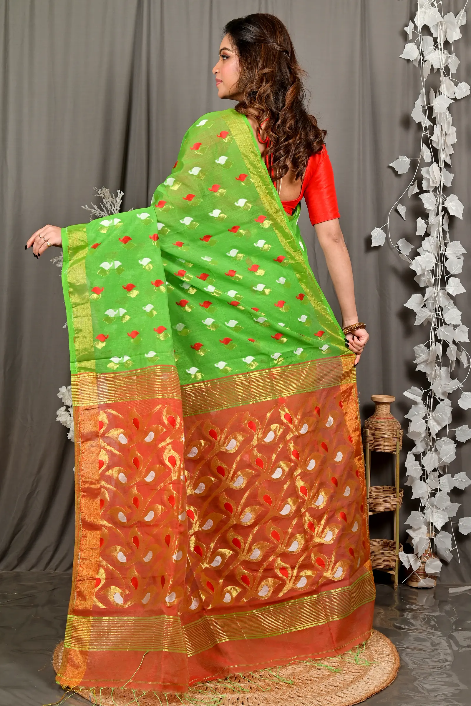 Green Red Cotton Blend Dhrum Hand Loom Saree (2990)