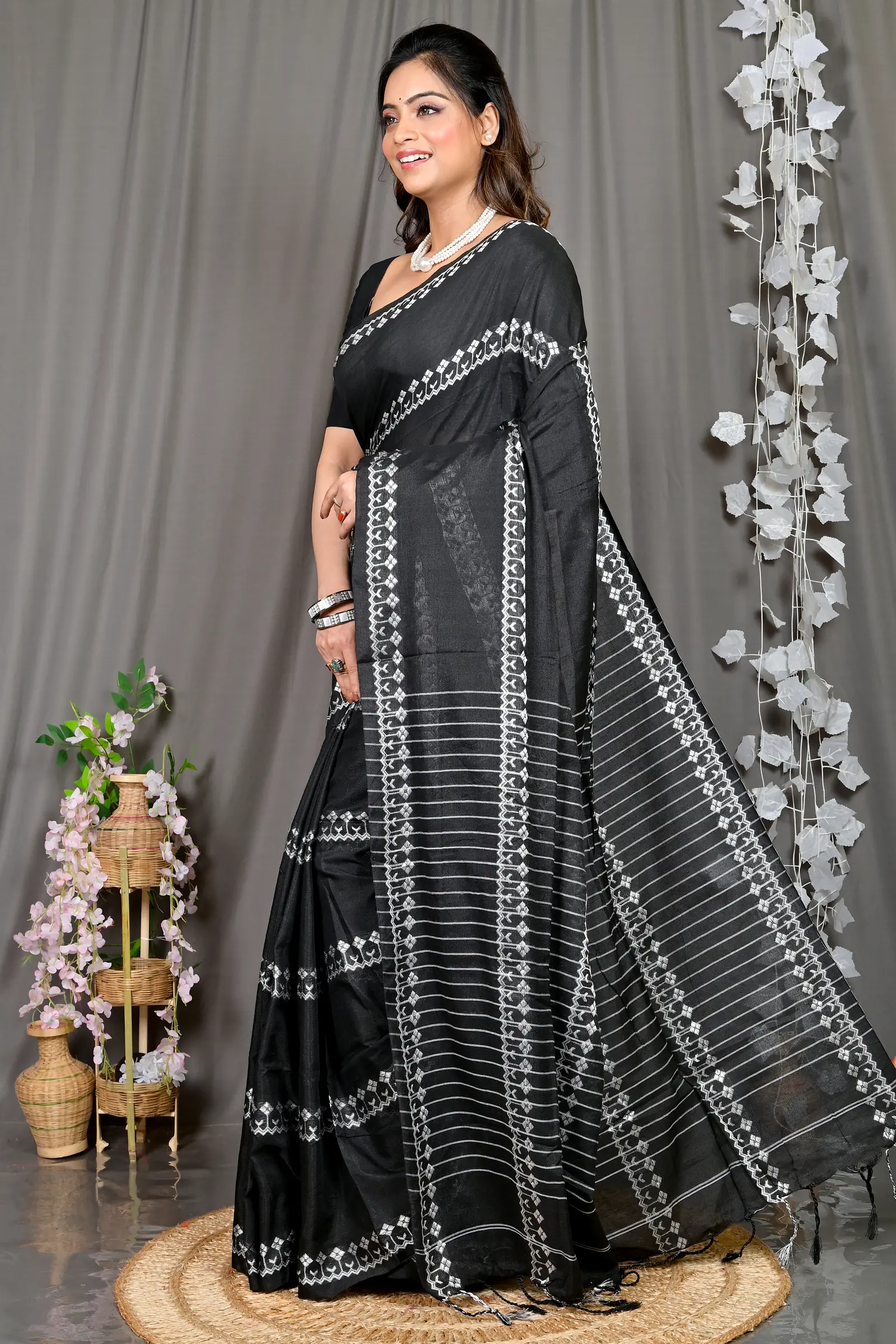 Black Cotton Blended Pareta Hand Loom Saree (307)