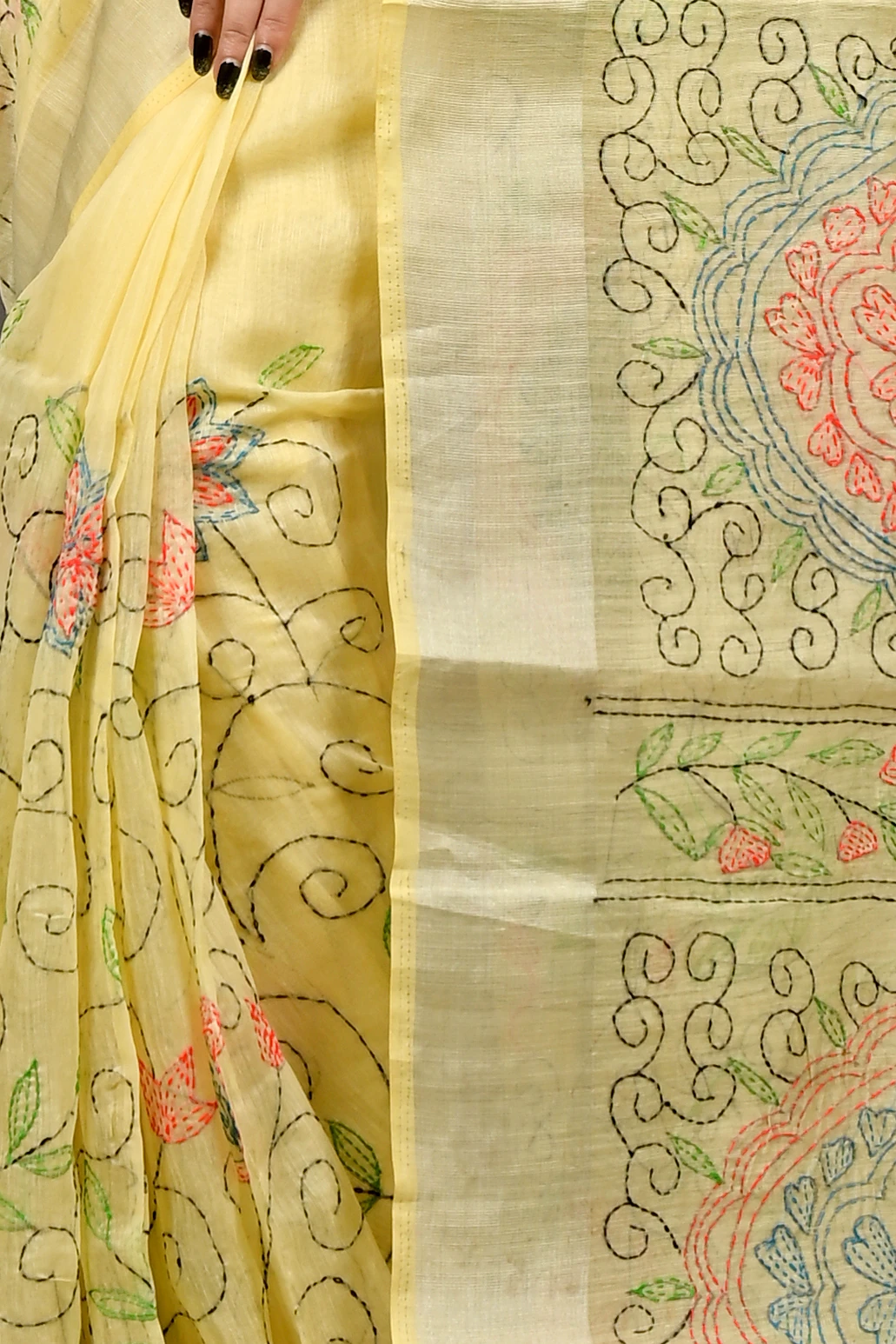 Off Whnite Cotton Varitikath Kantha Stitch Saree (3130)