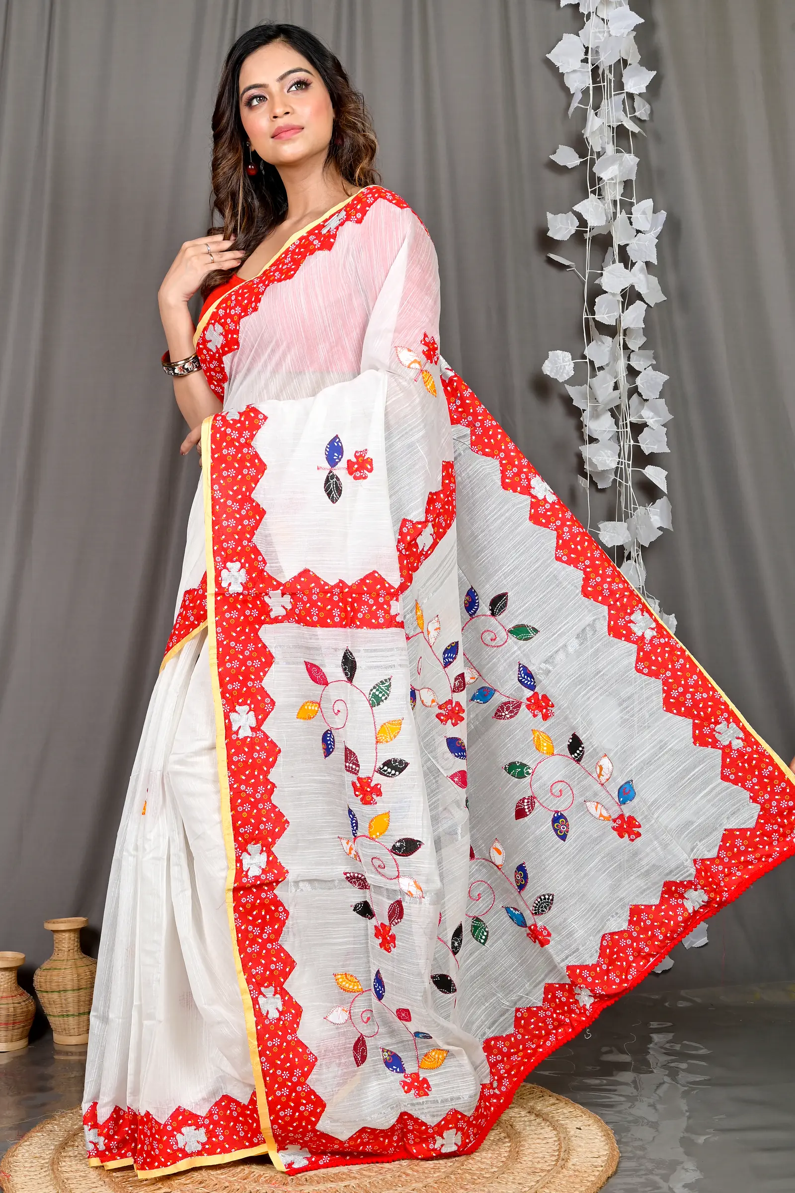 White Cotton Blended Parik Applique Saree (327)