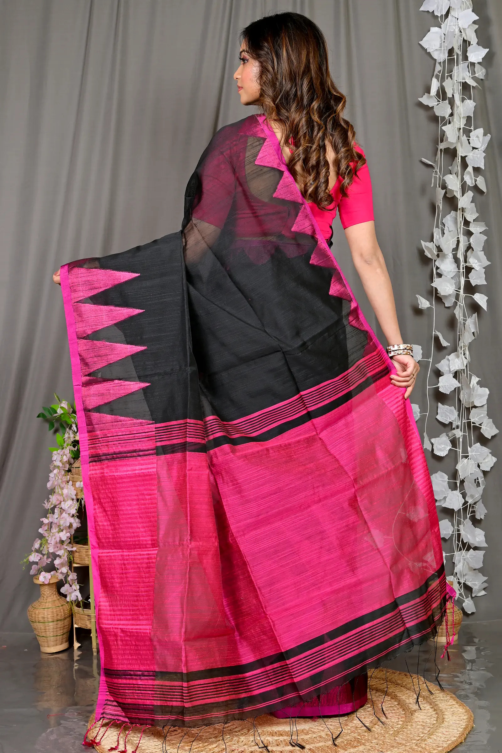 Black Cotton Blended Pariva Hand Loom Saree (350)