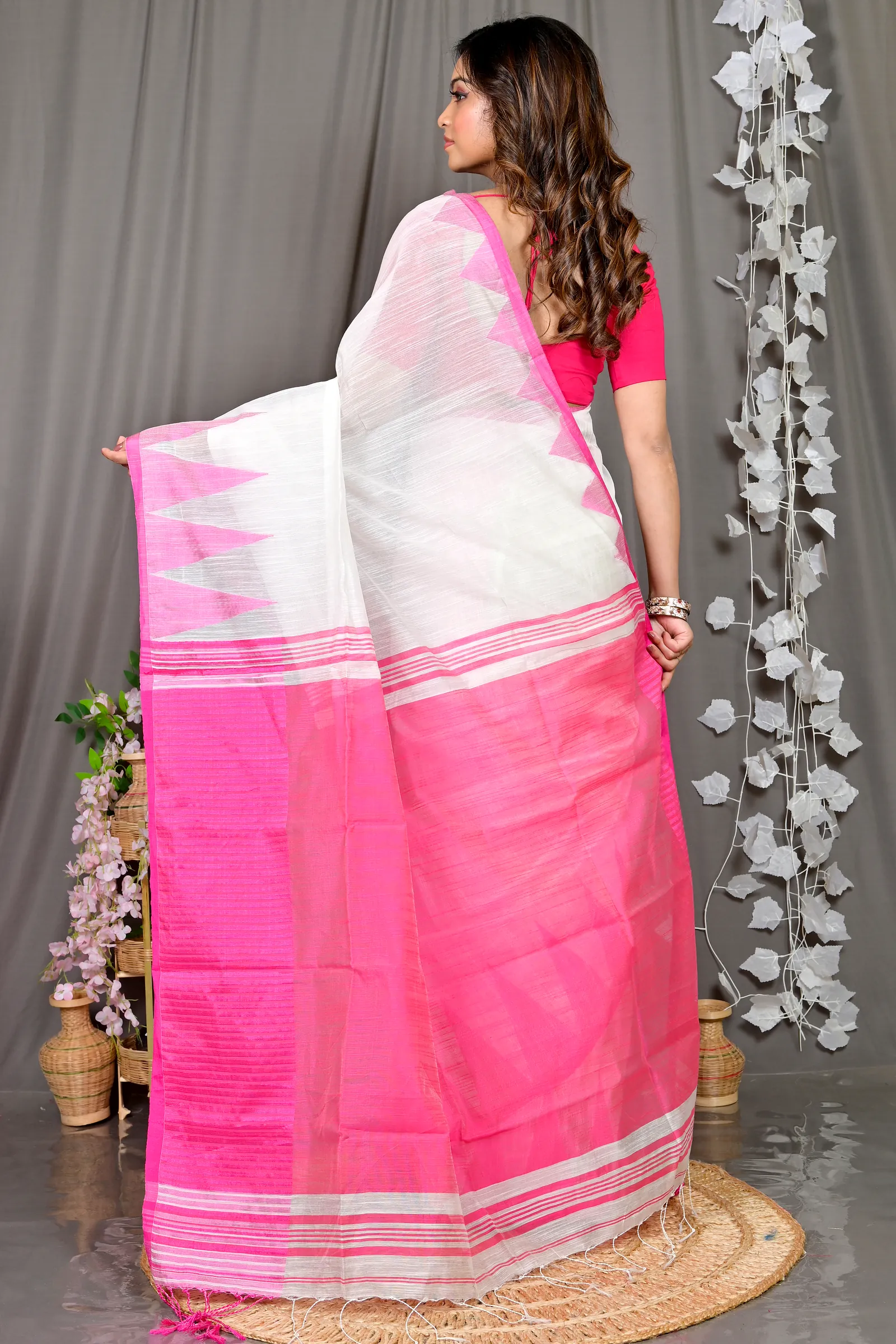 White Cotton Blended Pariva Hand Loom Saree (351)