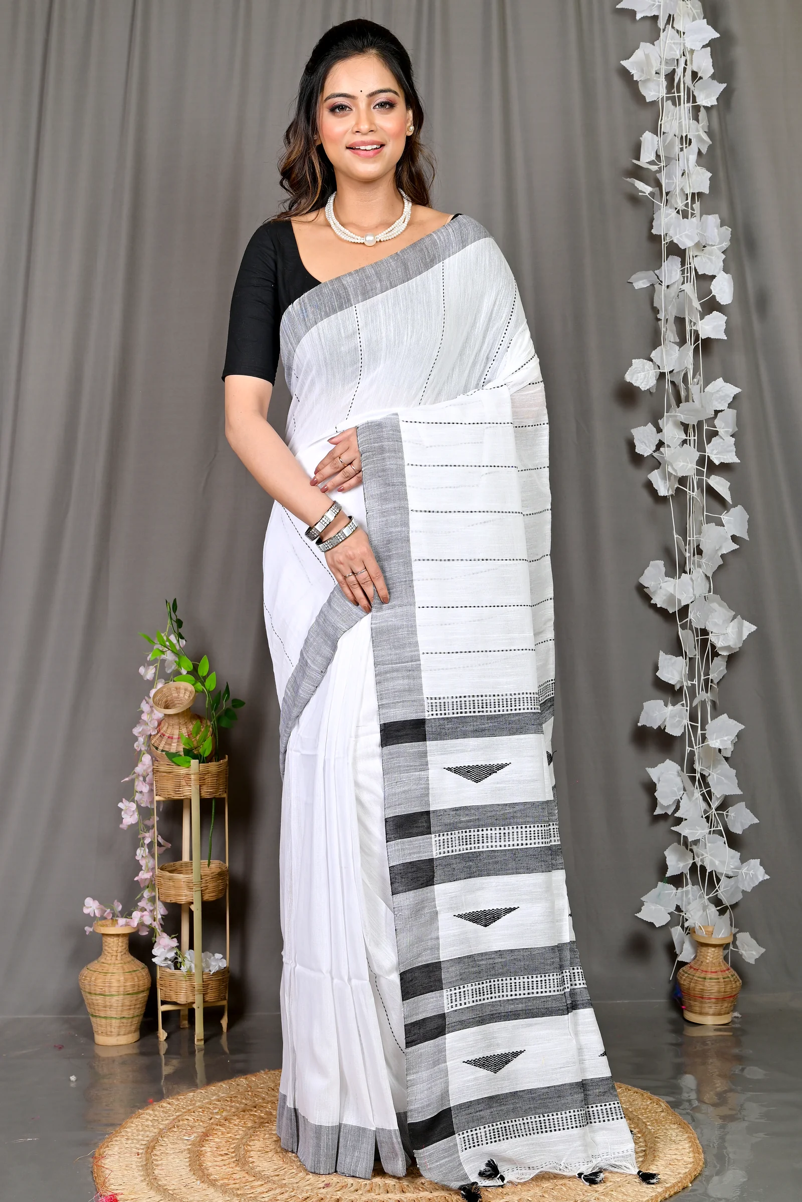 White Cotton Blended Parnika Hand Loom Saree (397)