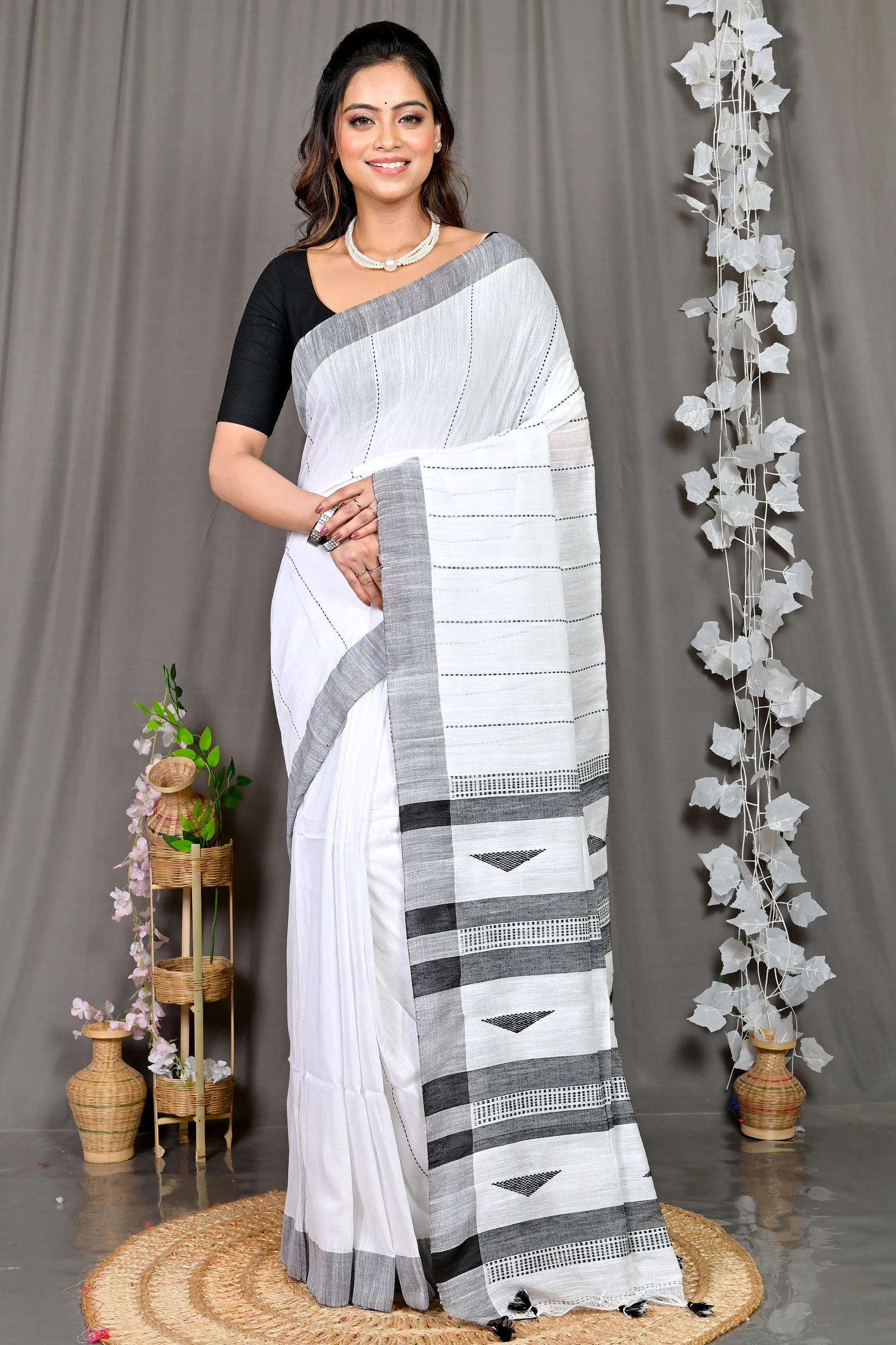 White Cotton Blended Parnika Hand Loom Saree (397)
