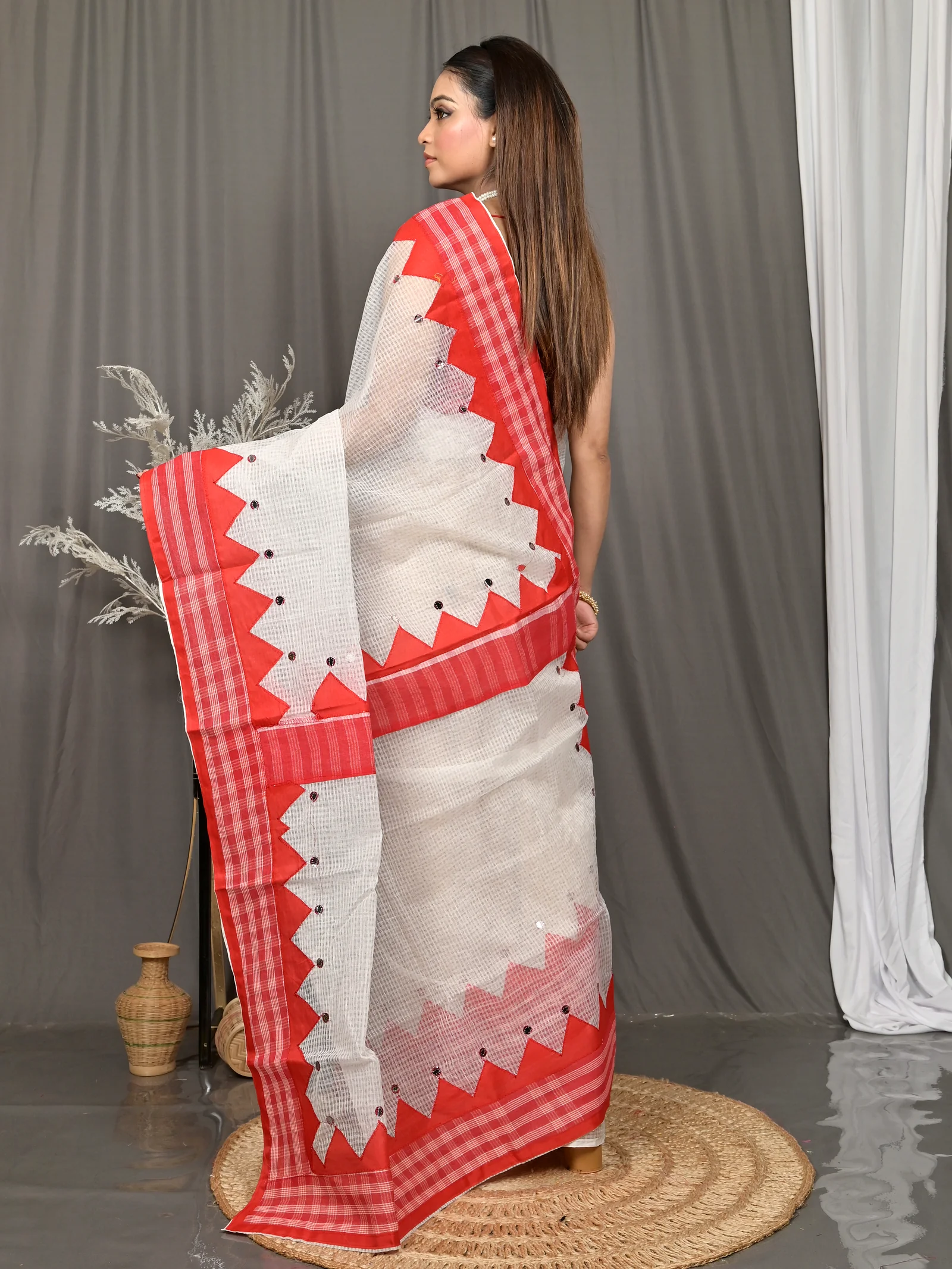 White Red Cotton Kotaplik Mix Kota Applique Saree  (41)