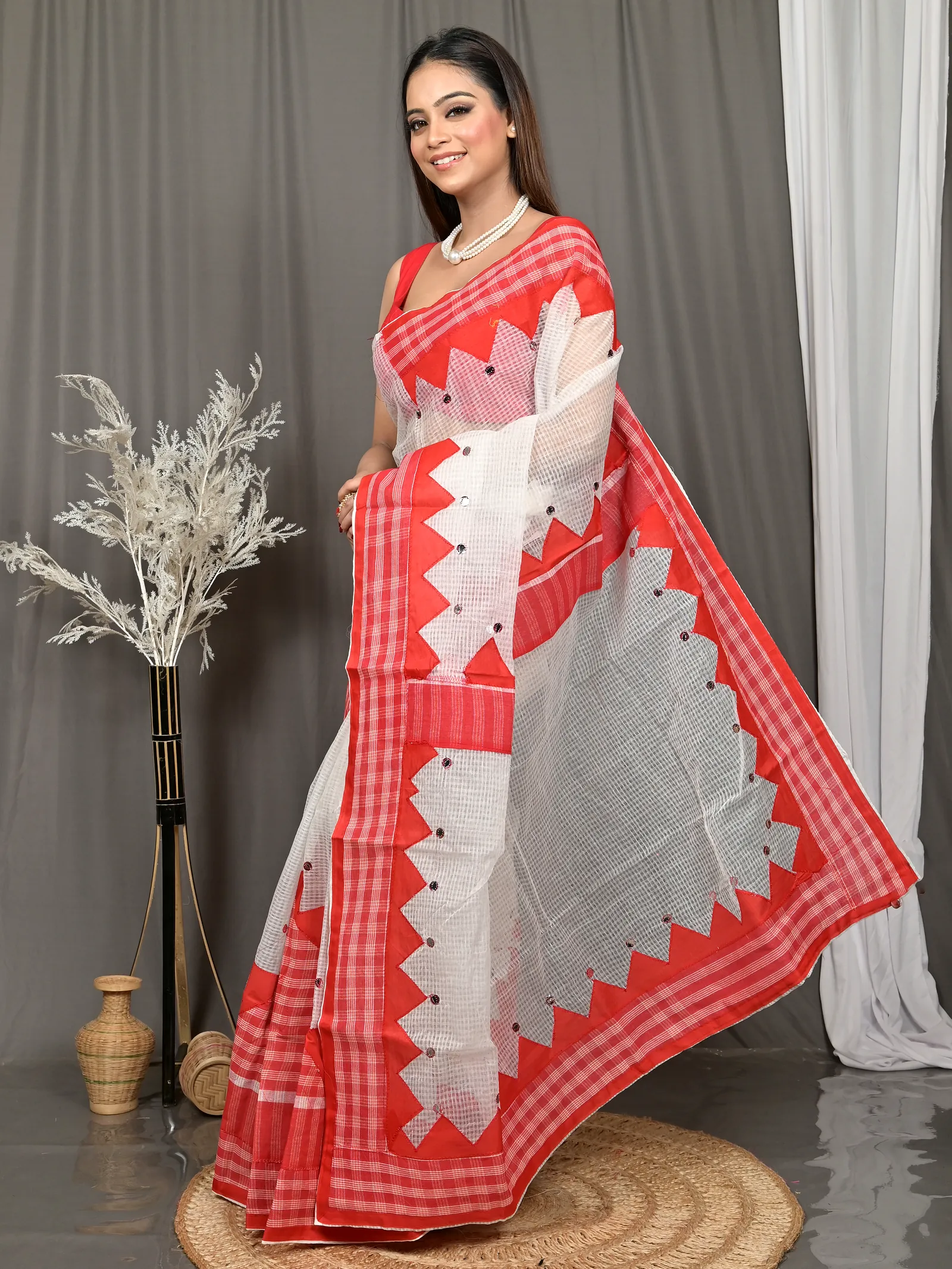 White Red Cotton Kotaplik Mix Kota Applique Saree  (41)
