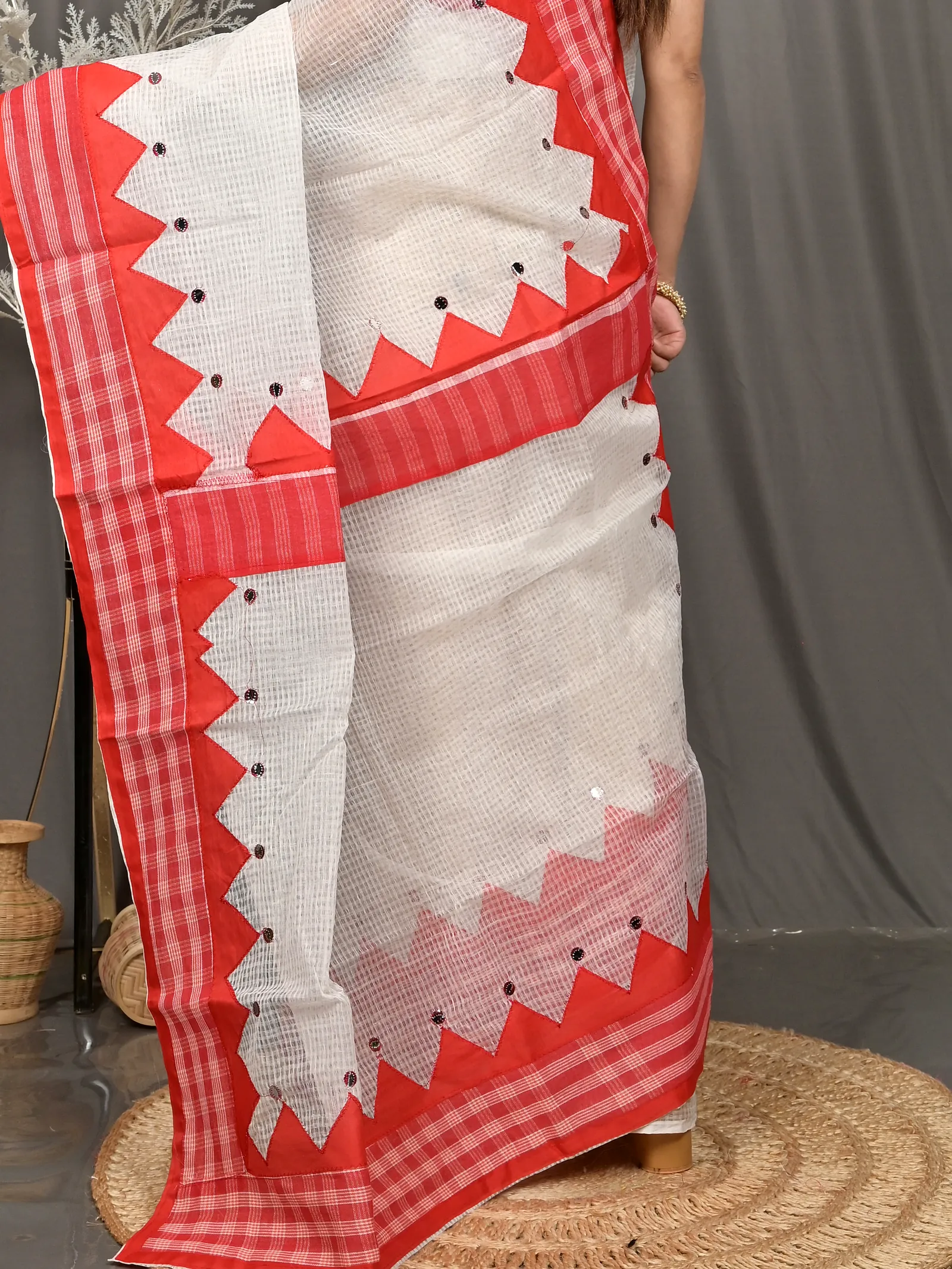 White Red Cotton Kotaplik Mix Kota Applique Saree  (41)