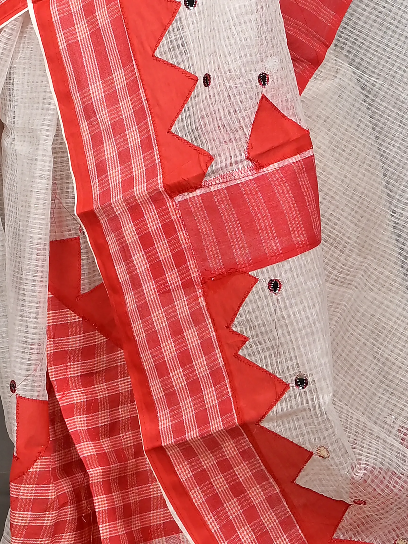 White Red Cotton Kotaplik Mix Kota Applique Saree  (41)