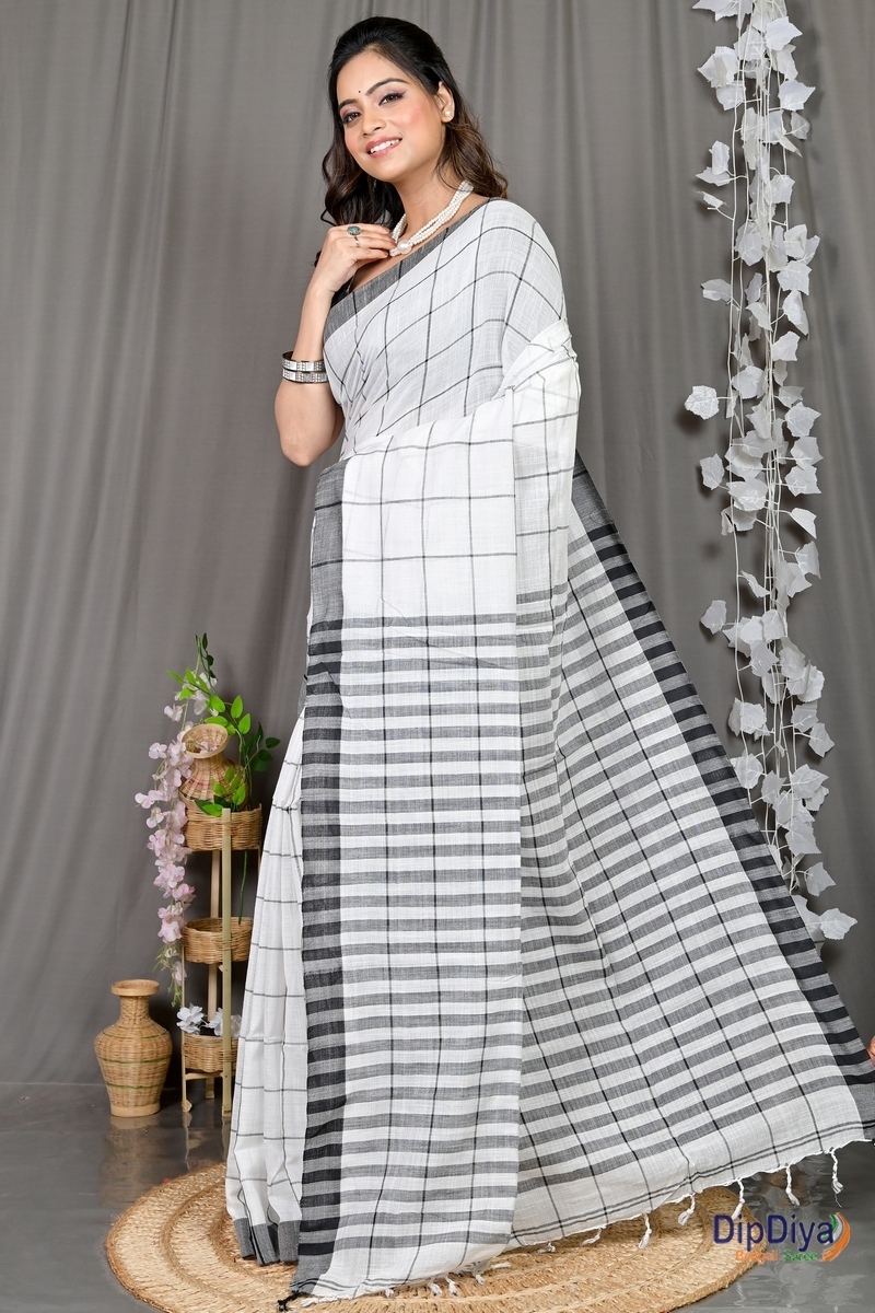 White Black Cotton Blended Parodhi Hand Loom Saree (481)