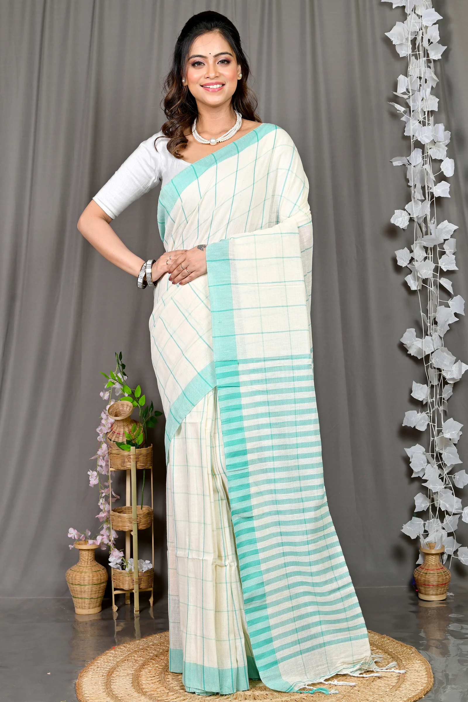 White Cotton Blended Parodhi Hand Loom Saree (484)