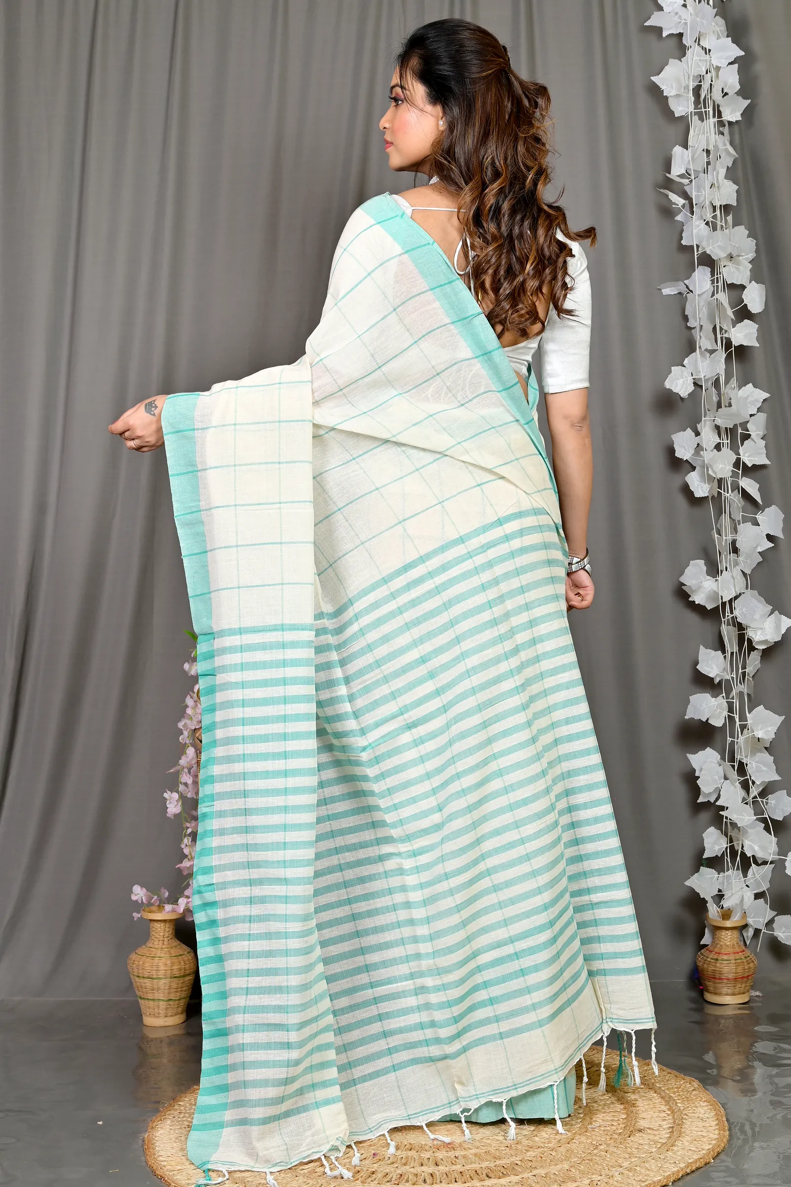 White Cotton Blended Parodhi Hand Loom Saree (484)