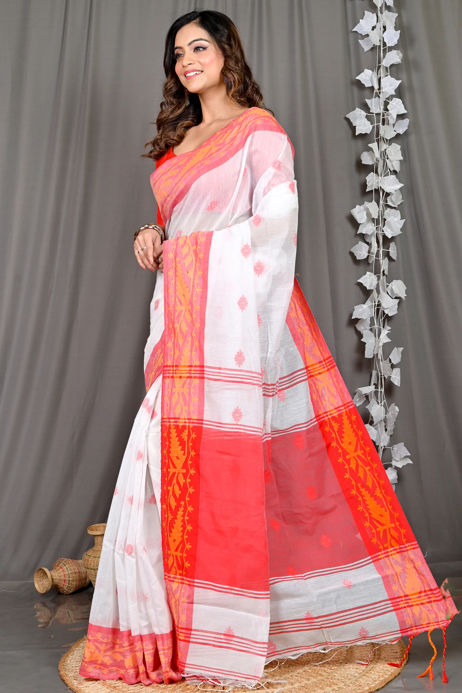 White Red Cotton Blended Parul Hand Loom Saree (548)