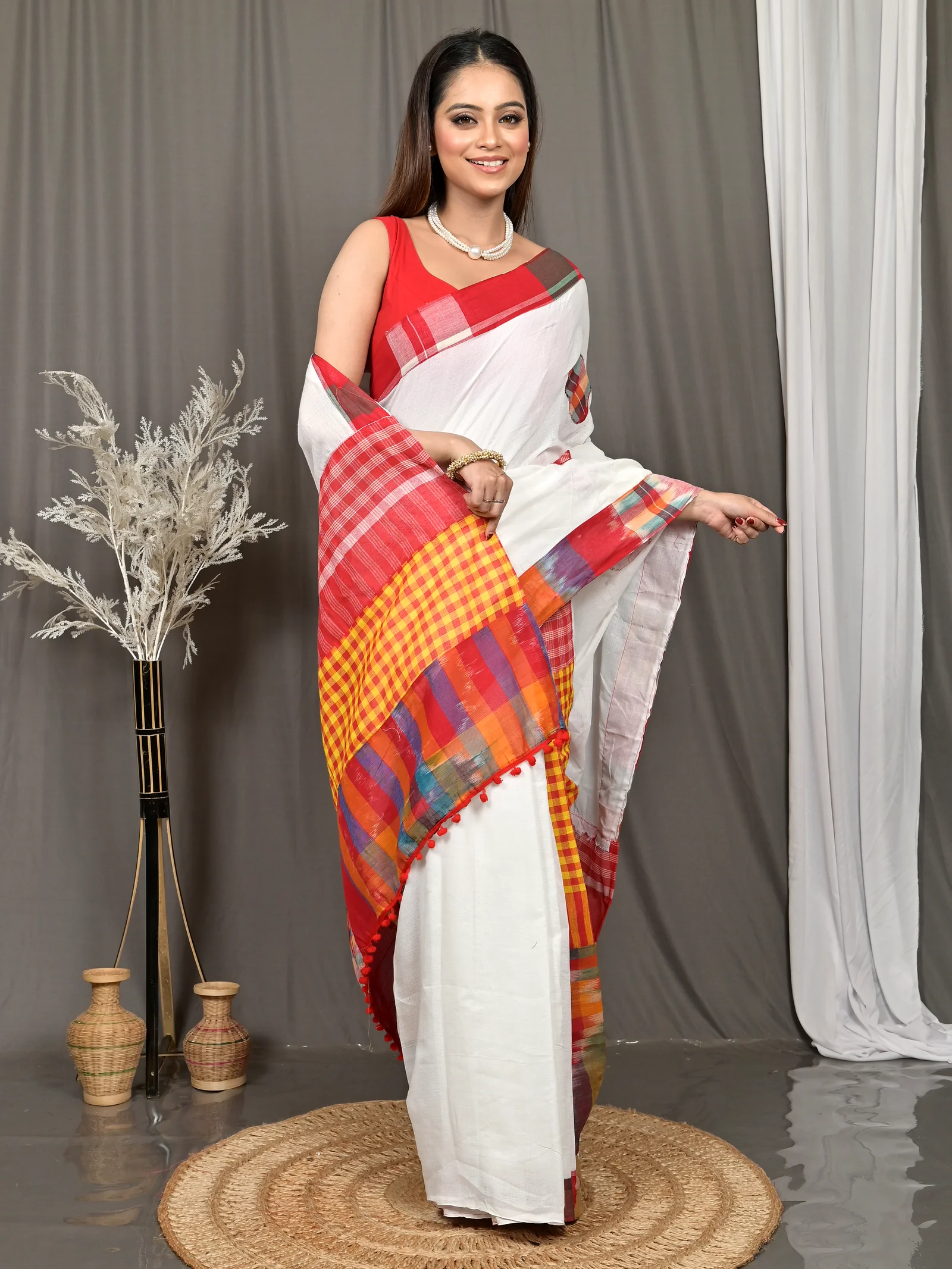 White Red Blended Cotton Aplika Applique Saree  (617)