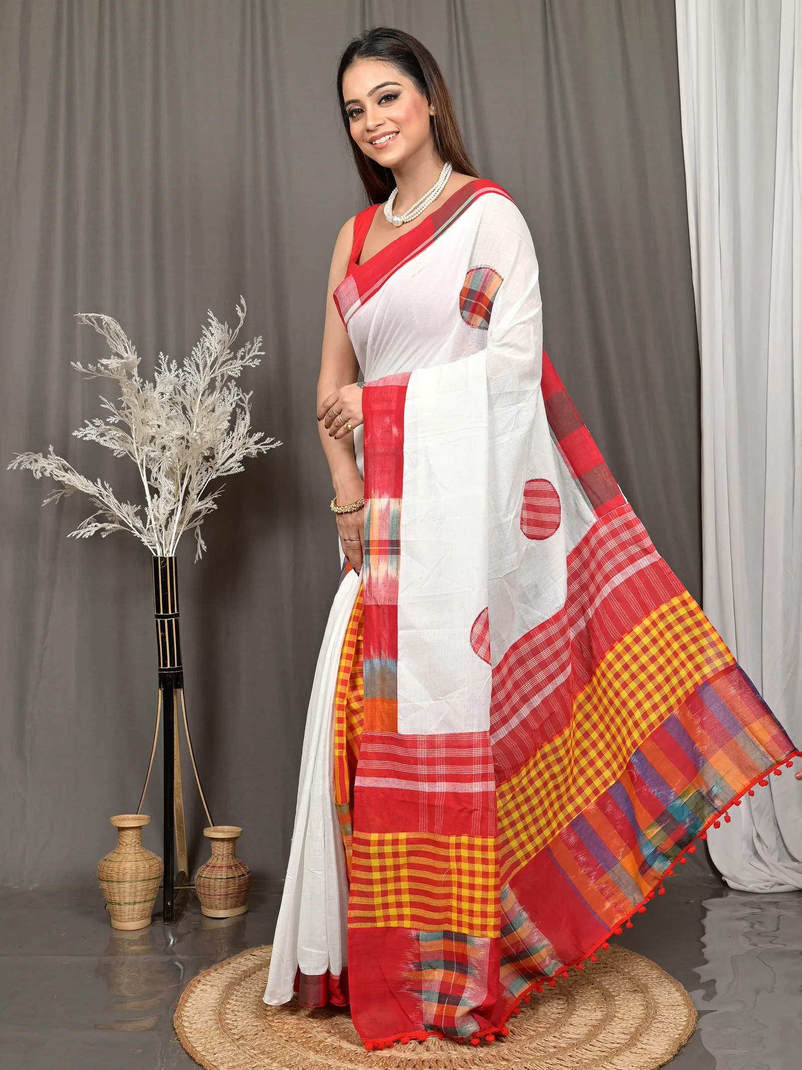 White Red Blended Cotton Aplika Applique Saree  (617)