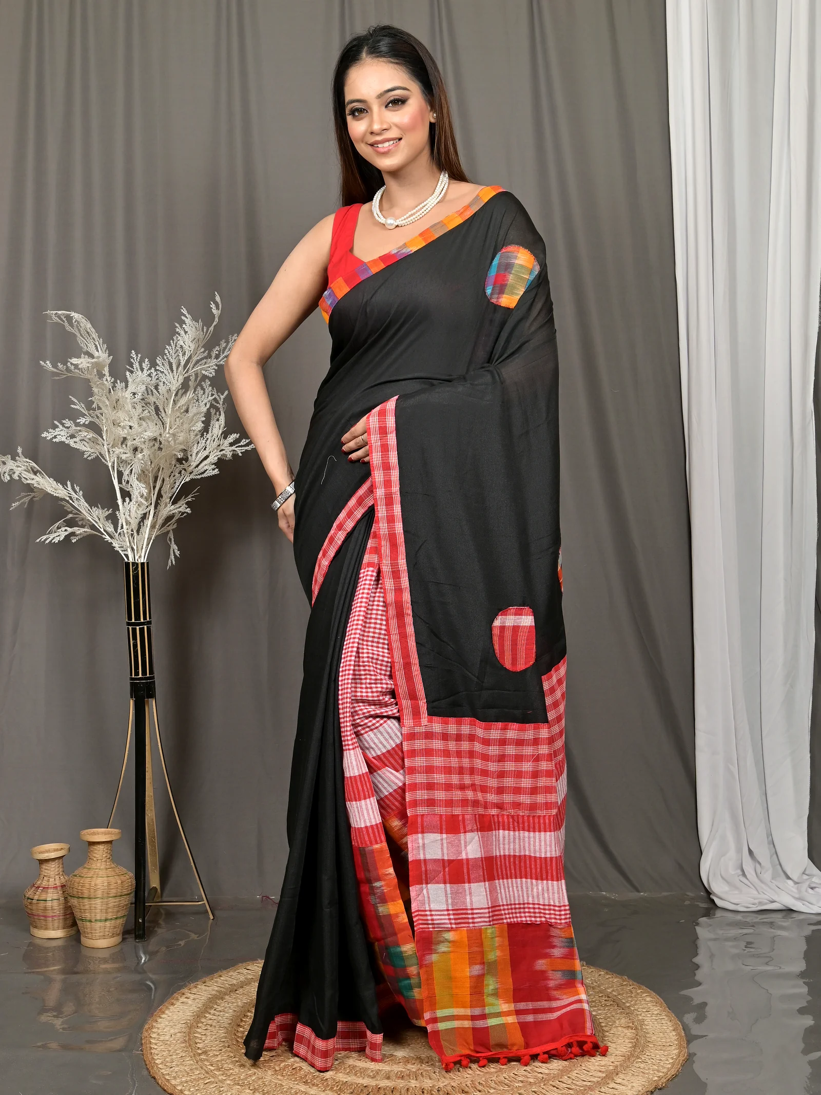 Black Red Blended Cotton Aplika Applique Saree  (618)