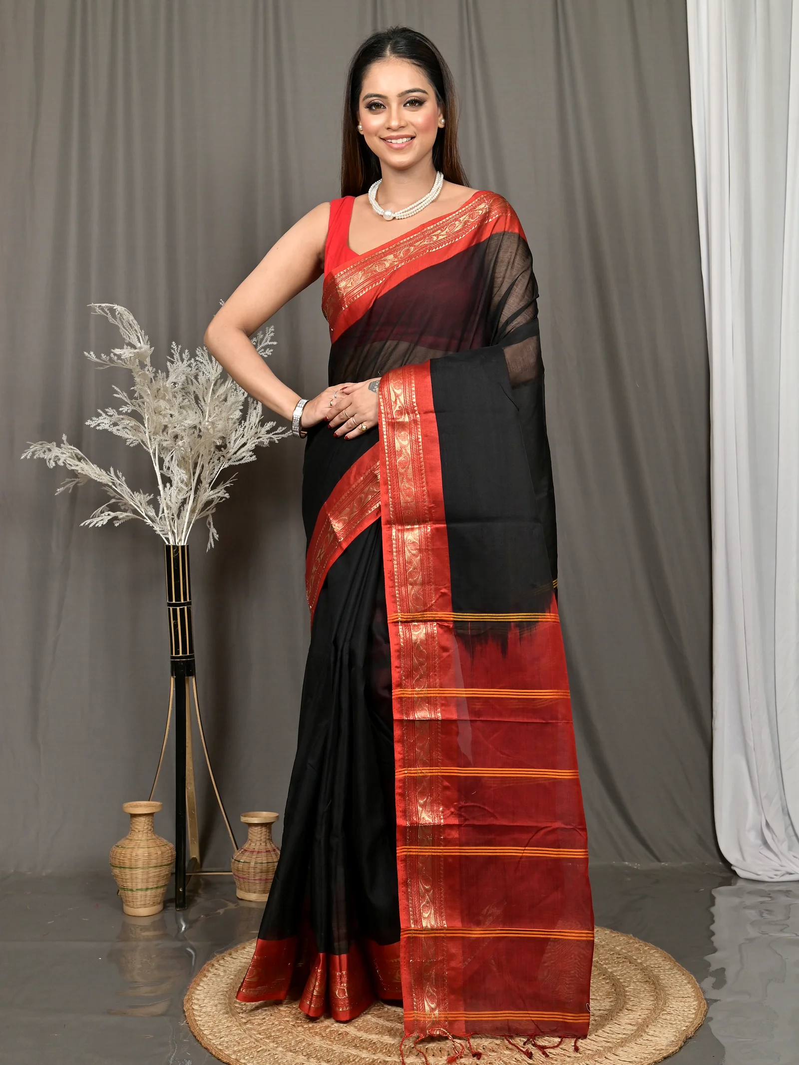 Black Red Cotton Parlik Gadwal Saree  (64)