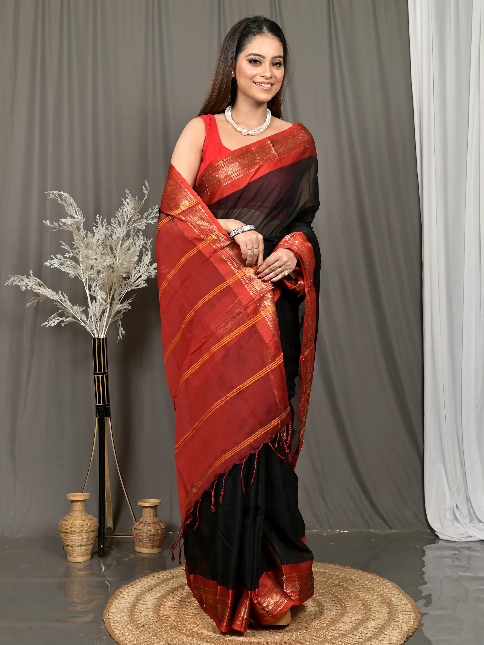 Black Red Cotton Parlik Gadwal Saree  (64)