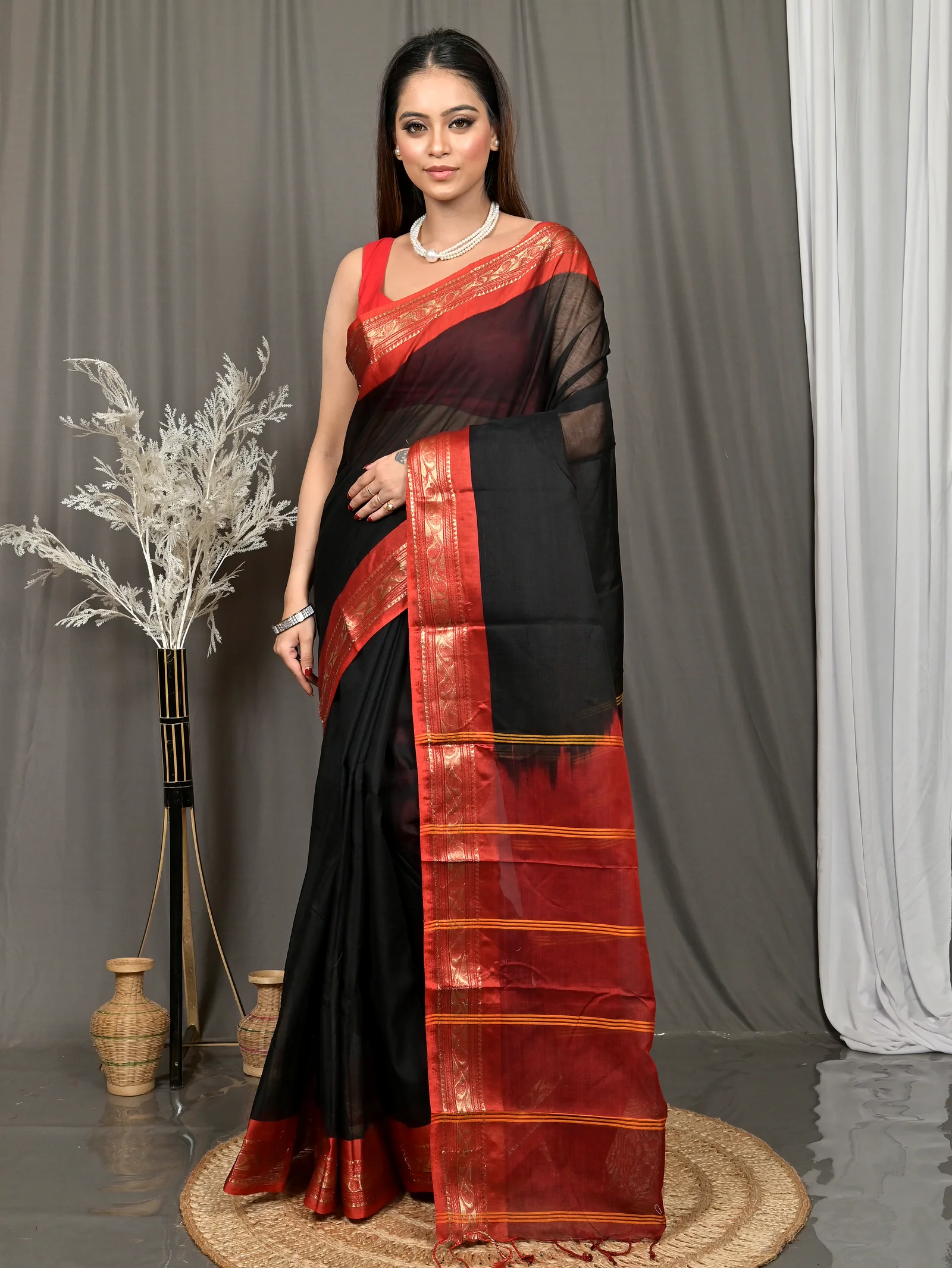 Black Red Cotton Parlik Gadwal Saree  (64)