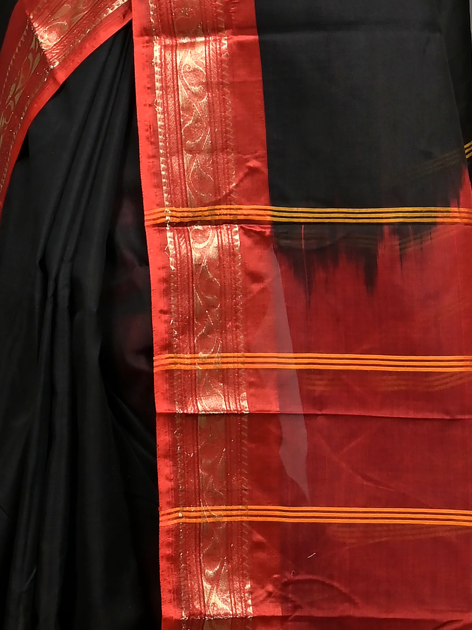 Black Red Cotton Parlik Gadwal Saree  (64)