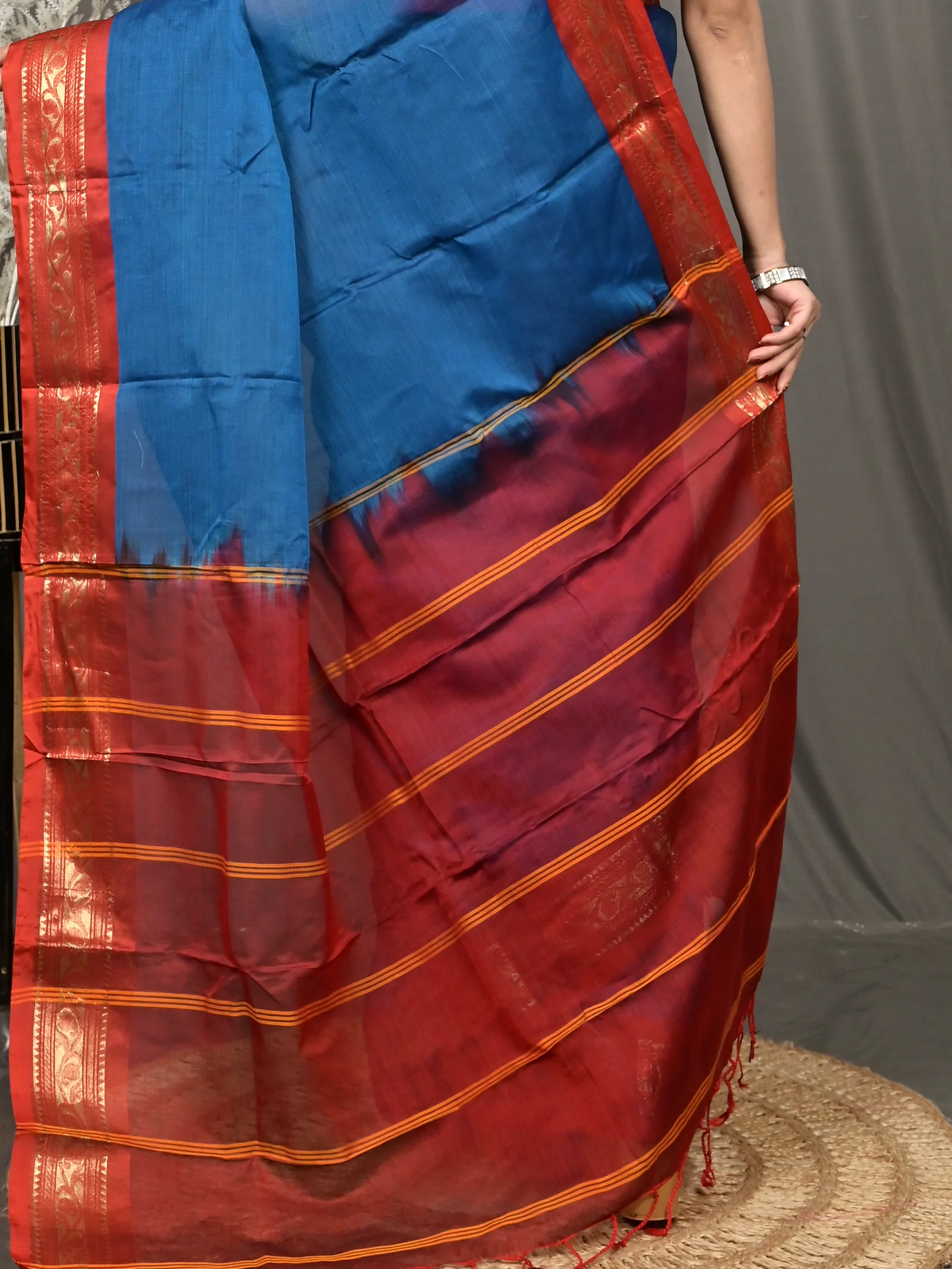 Blue Red Cotton Parlik Gadwal Saree  (66)